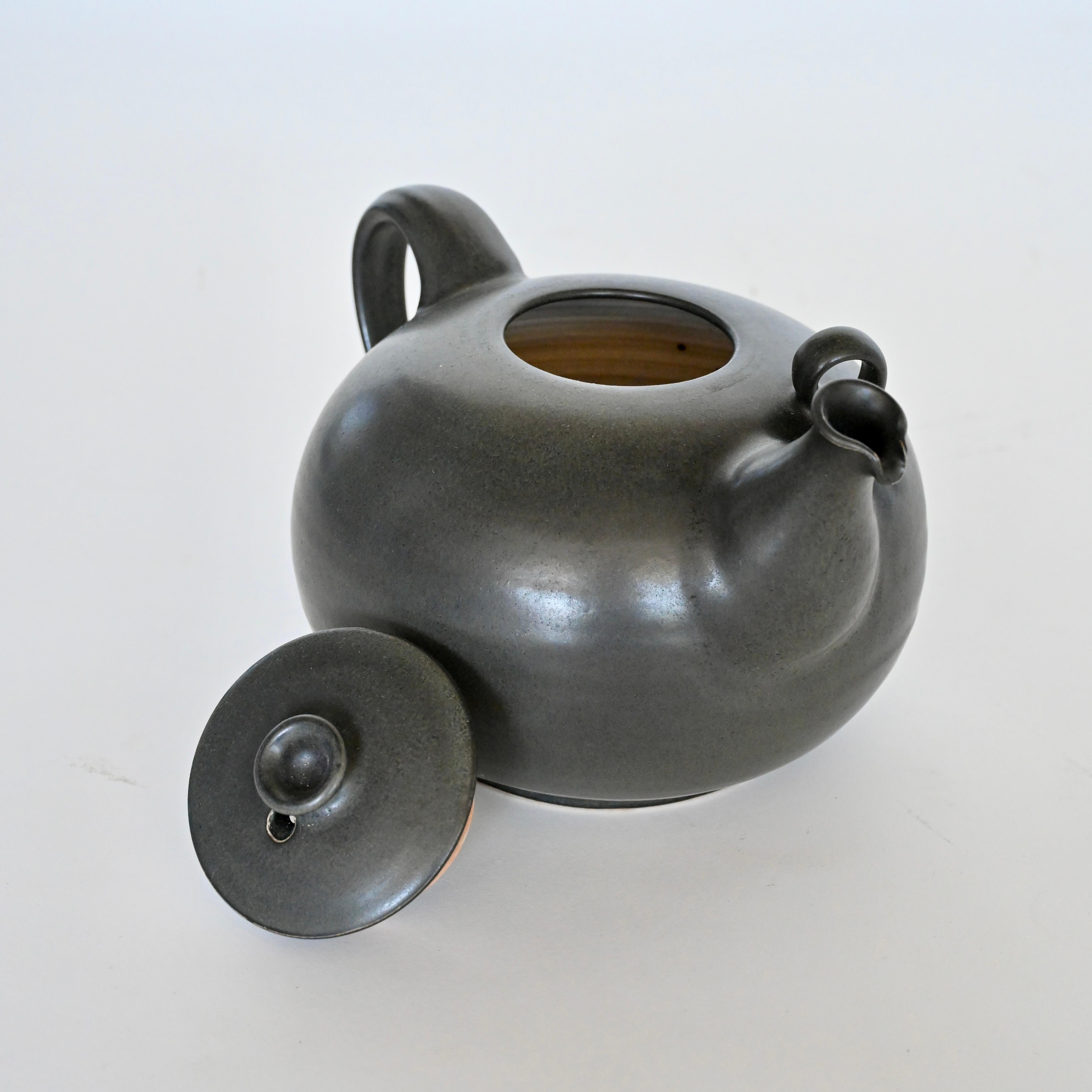 Große Vintage-Keramik-Teekanne (Skandinavische Moderne) im Angebot