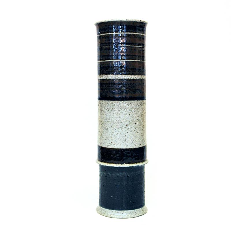 Midcentury stoneware vase large size with speckled brown, darkblue and beige glaze designed by Swedish designer Inger Persson for Rörstrand in 1960s. A great table or floor vase that looks good just as it is or with flowers or plants in it. Perfect