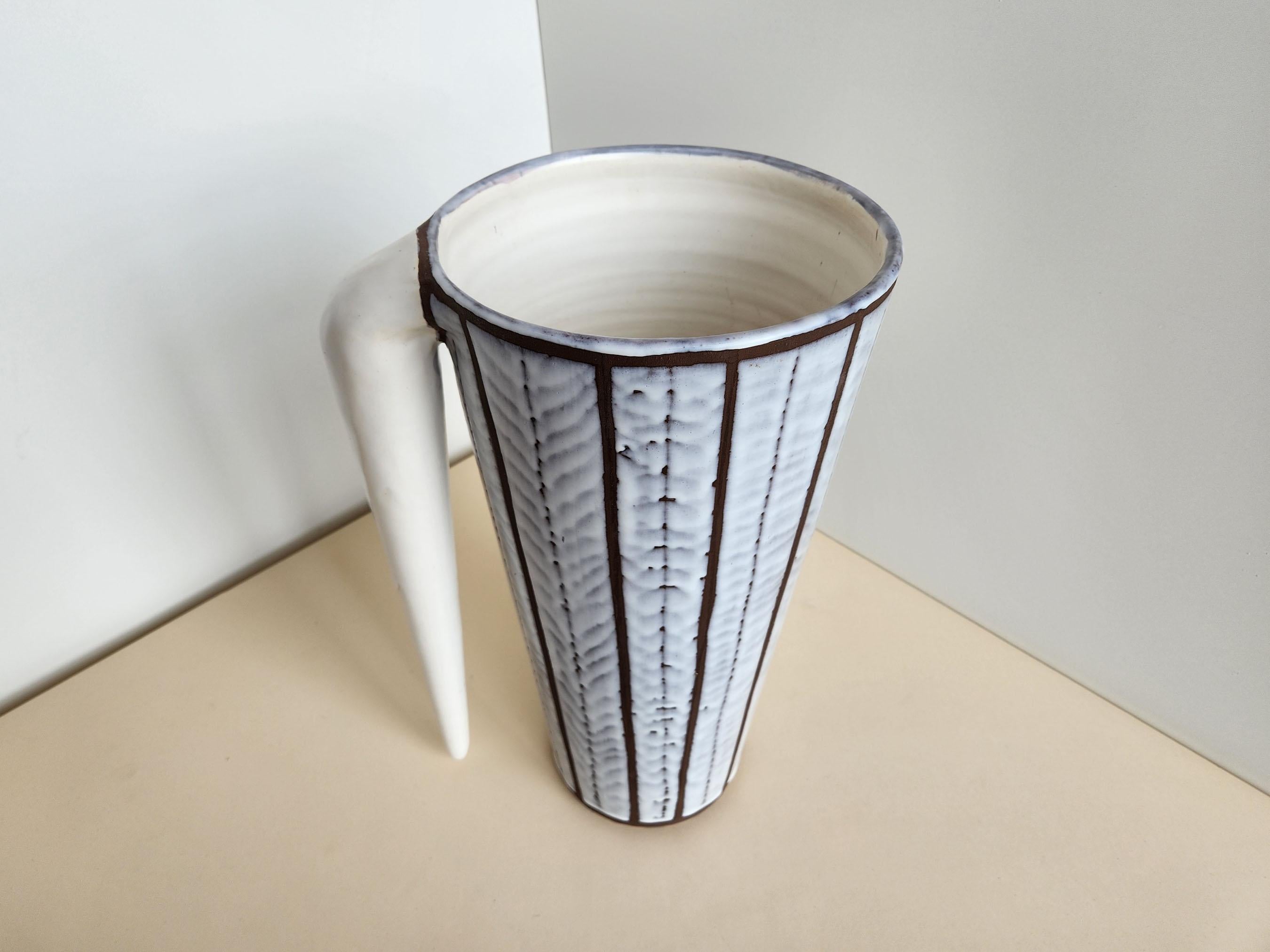 Ceramica Roger Capron - Vaso grande in ceramica vintage con manico in vendita