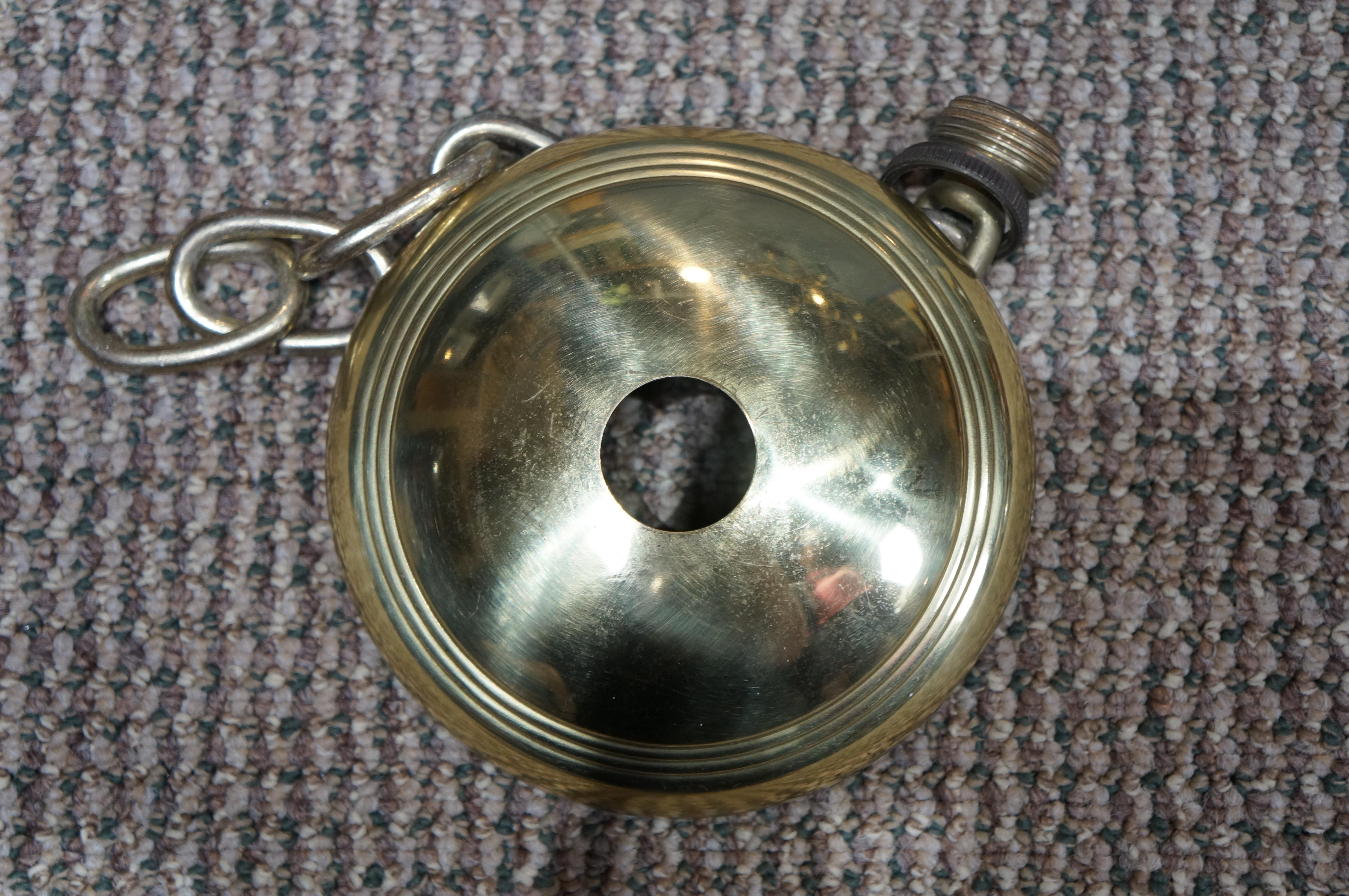 Gran candelabro de latón vintage Chapman de seis brazos de imitación de candelabro colonial de 36 en venta 4