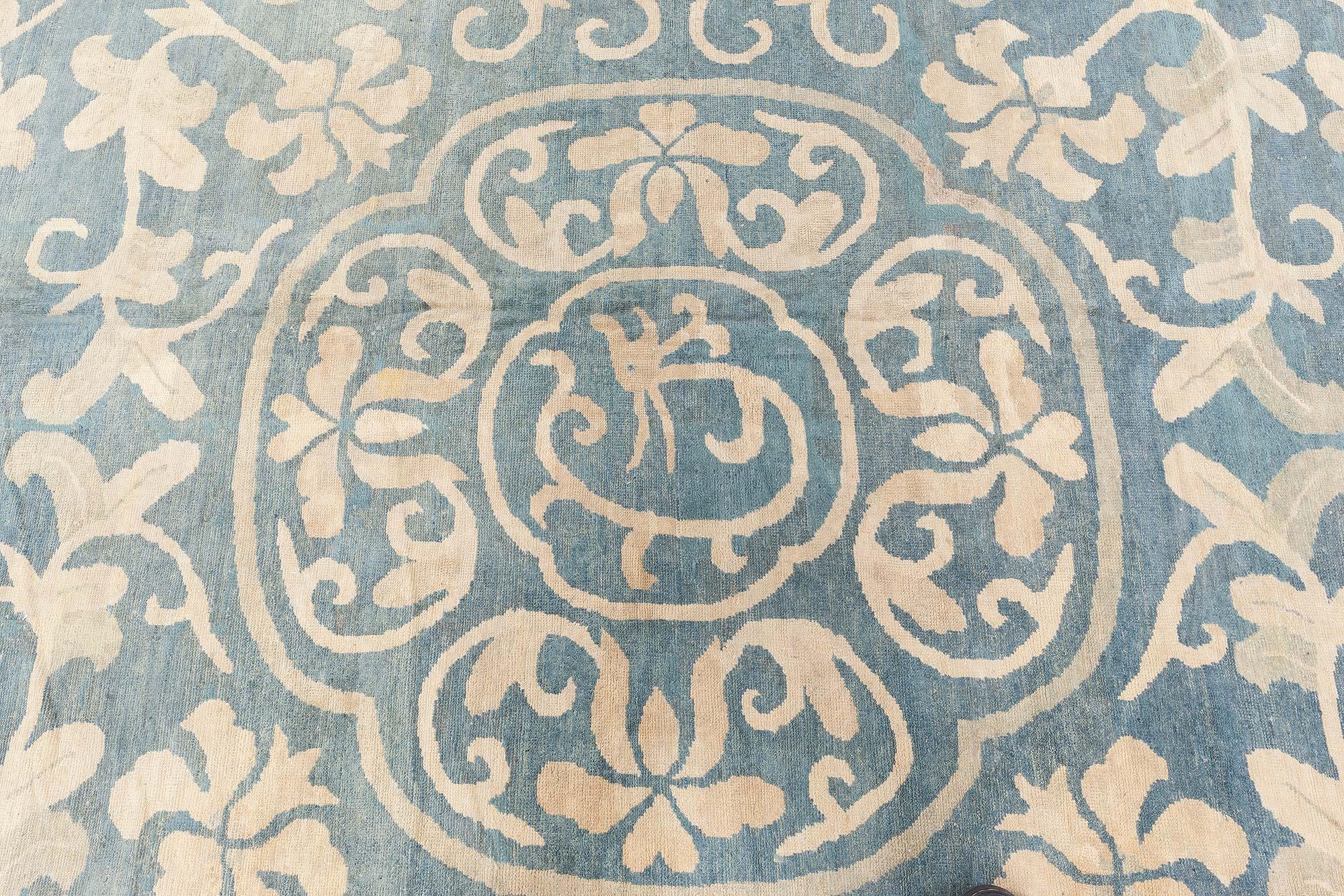 Large Vintage Chinese Art Deco carpet
Size: 14'10