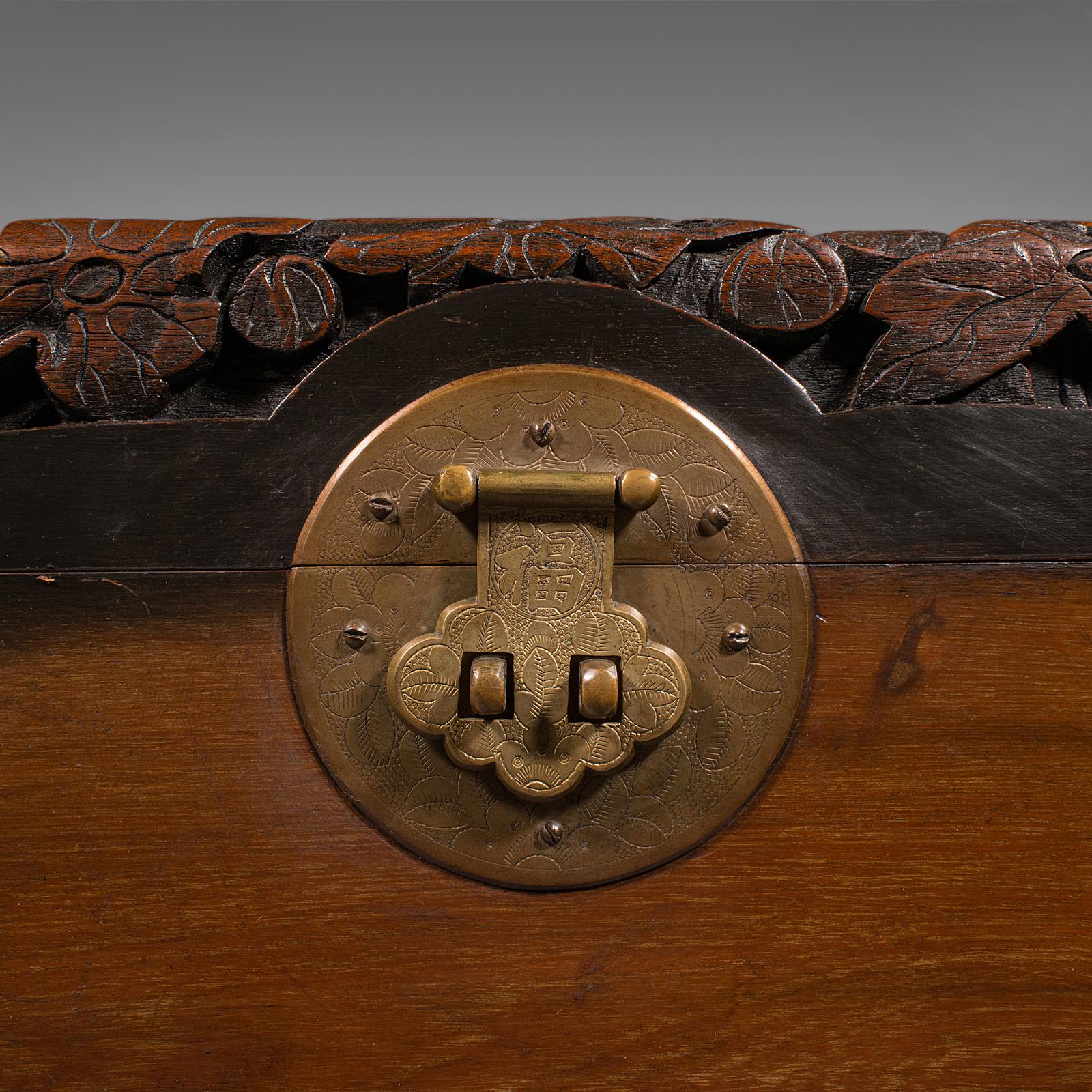 Large Vintage Chinese Carved Chest, Camphorwood Linen Trunk, Art Deco, C.1930 For Sale 5