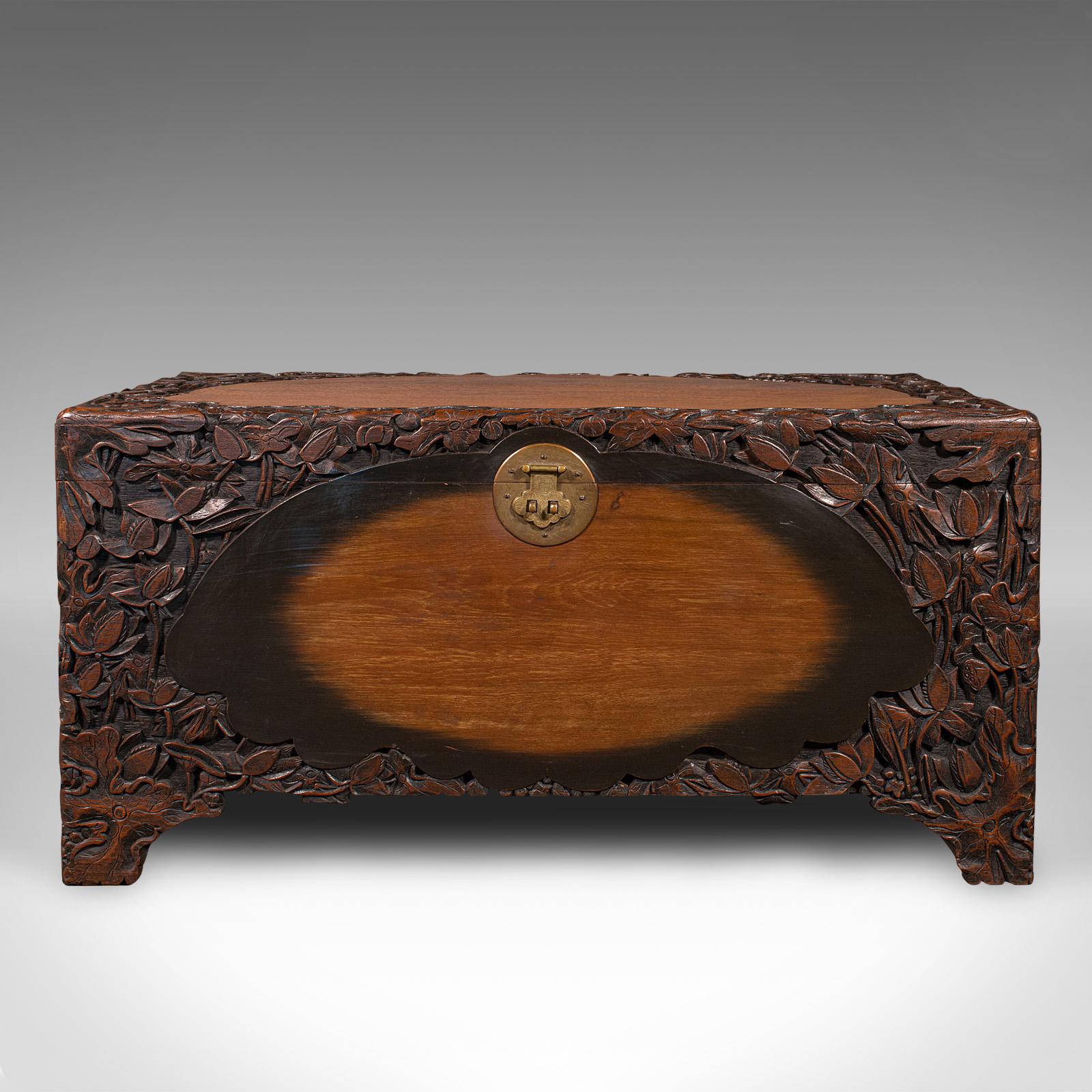 Large Vintage Chinese Carved Chest, Camphorwood Linen Trunk, Art Deco, C.1930 In Good Condition For Sale In Hele, Devon, GB