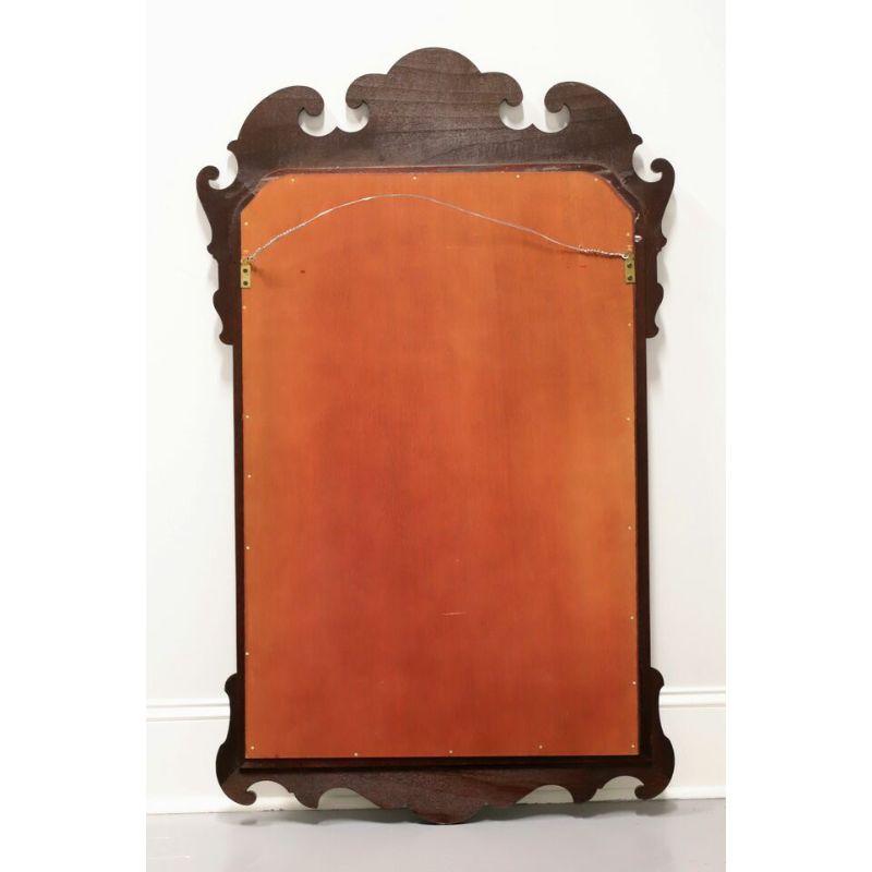 Mogano Grande specchio da parete vintage in stile Chippendale in mogano smussato