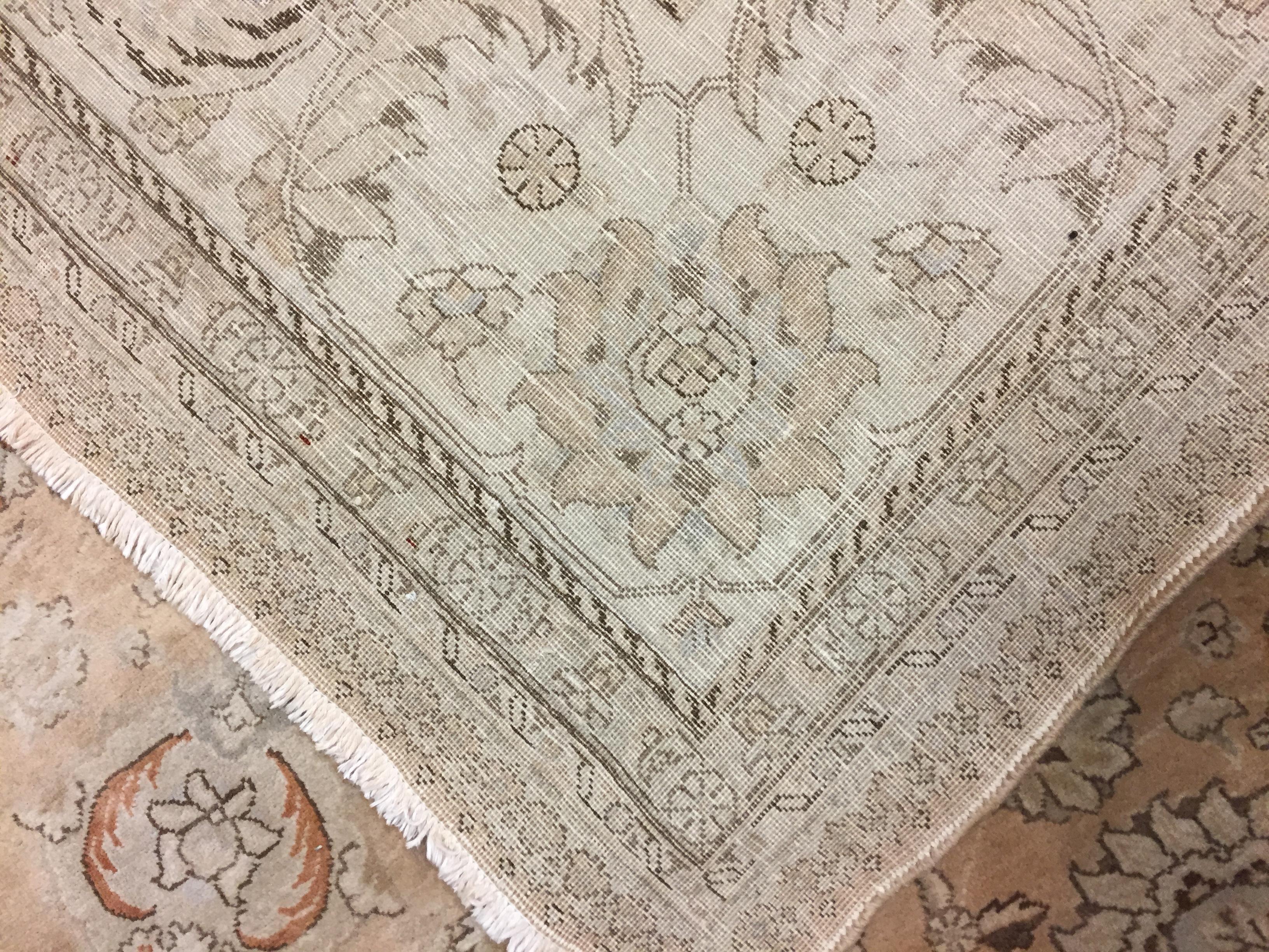 Grande tappeto Tabriz persiano beige vintage del 1920, 10'5 x 15'6 in vendita 2
