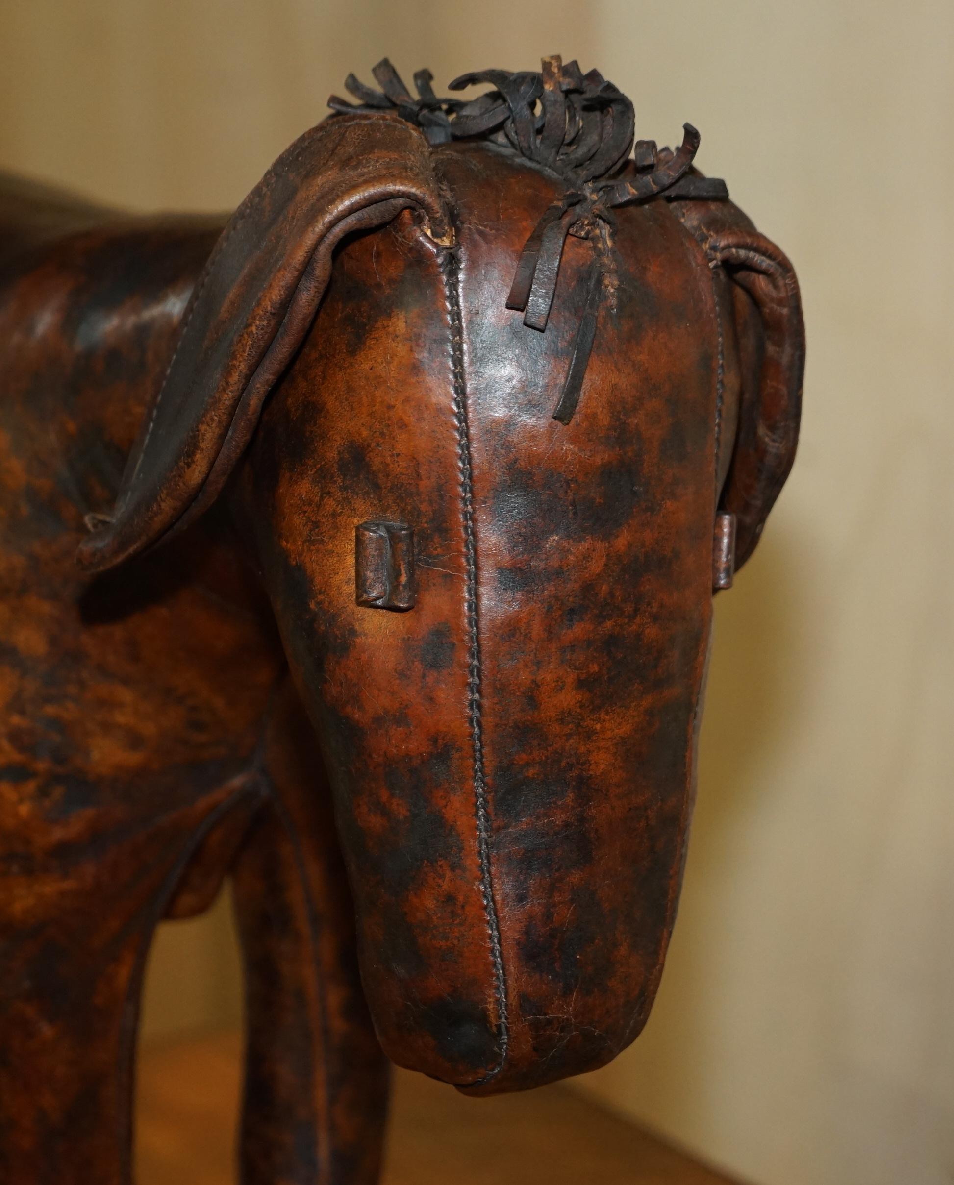 Large Vintage circa 1940's Abercrombie & Fitch Omersa Brown Leather Donkey Stool In Good Condition In West Sussex, Pulborough