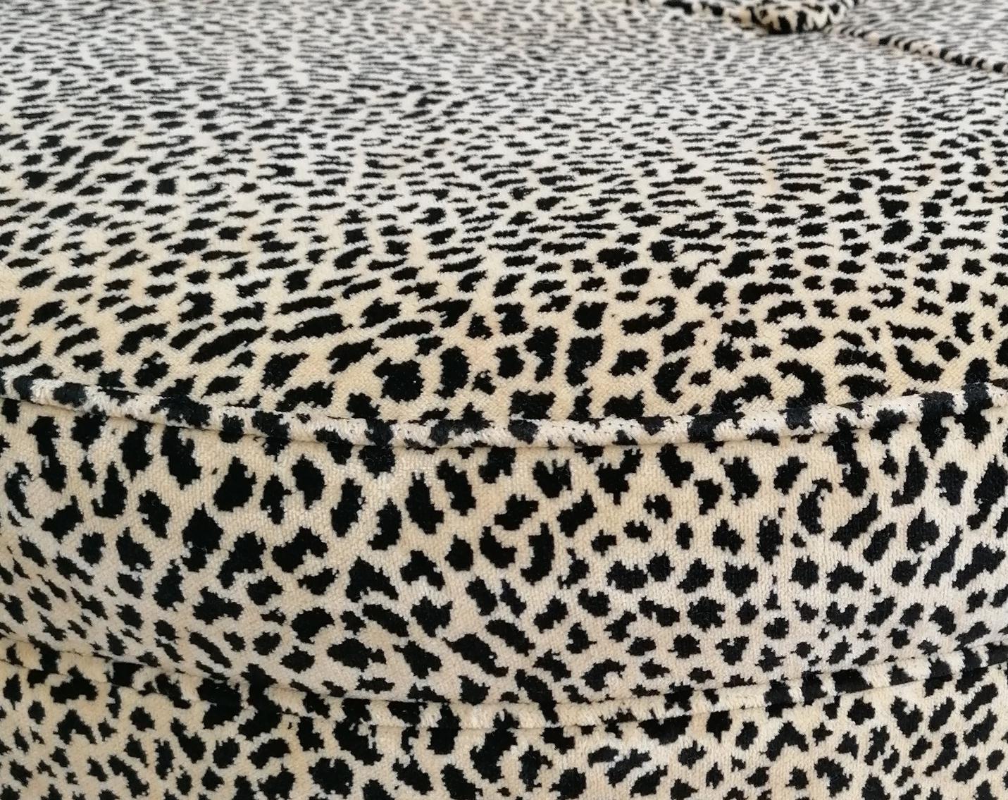 Large Vintage Cloverleaf Leopard Print Velveteen Pouffe / Ottoman USA 70s / 80s 5