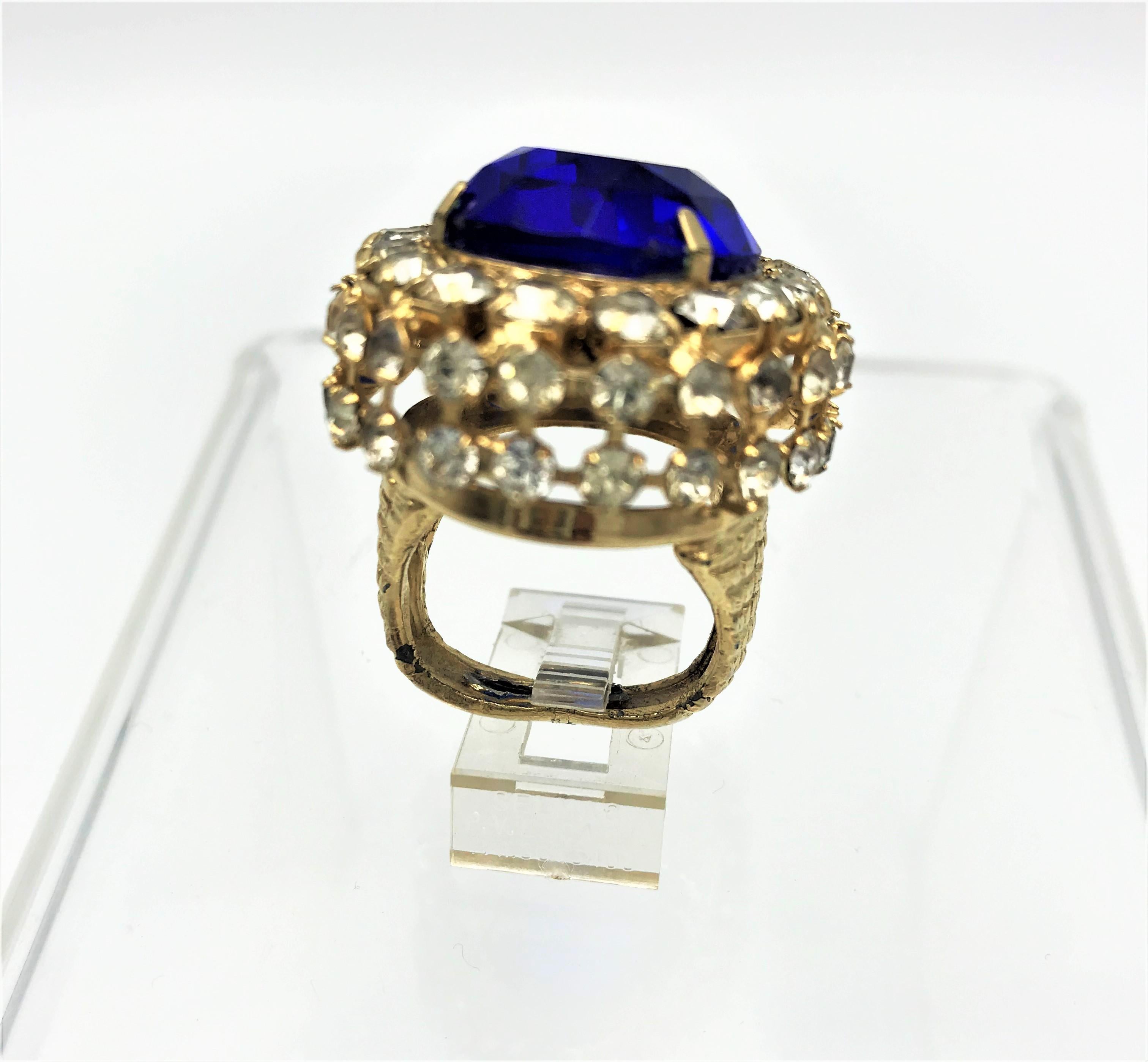 Oval Cut Large vintage Cocktail Ring blue rhinestone and clear rhinestones 1950s USA For Sale