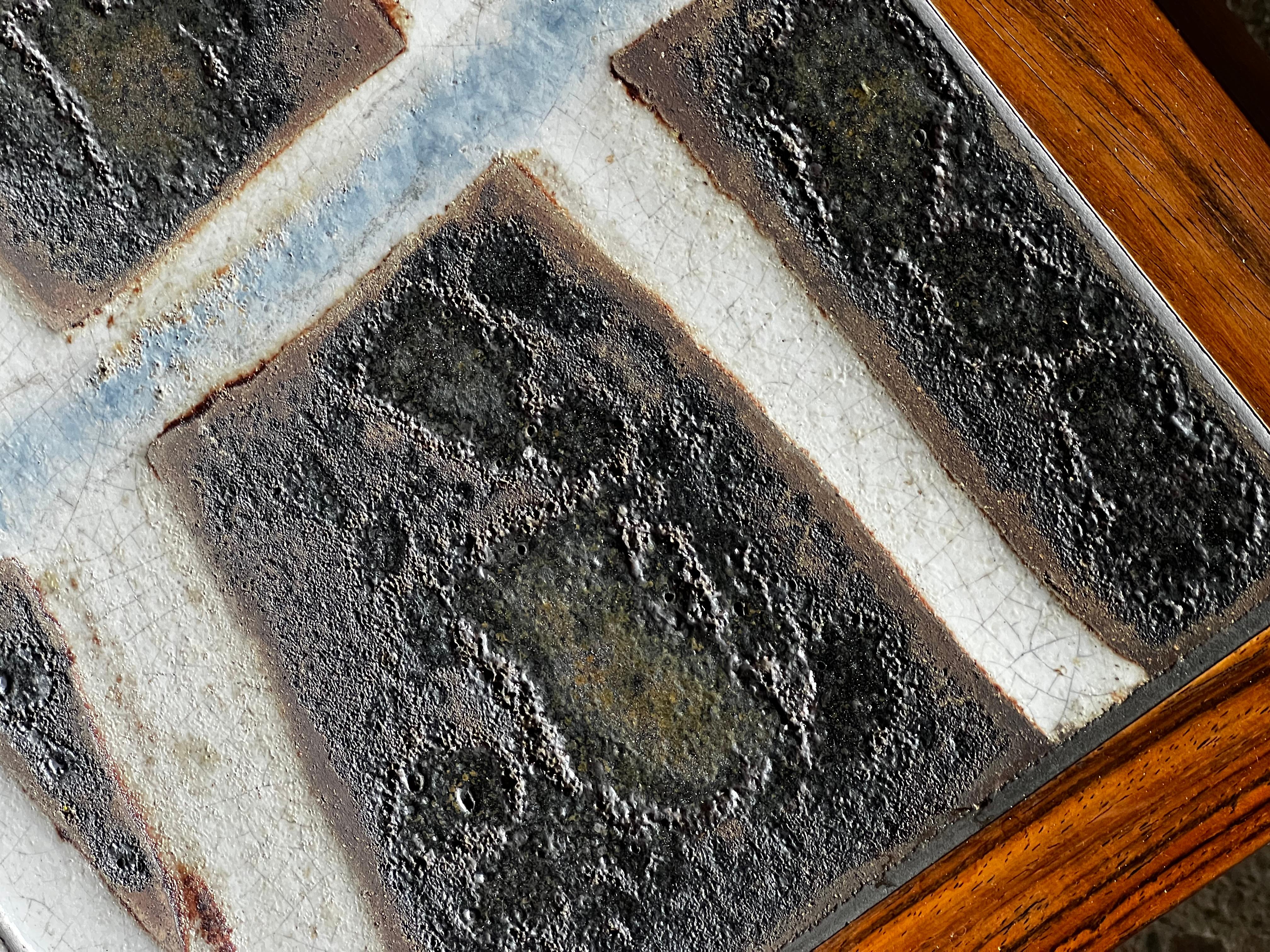 Large vintage coffee table with ceramic signed by Ole Bjørn Krüger in the 60' For Sale 2