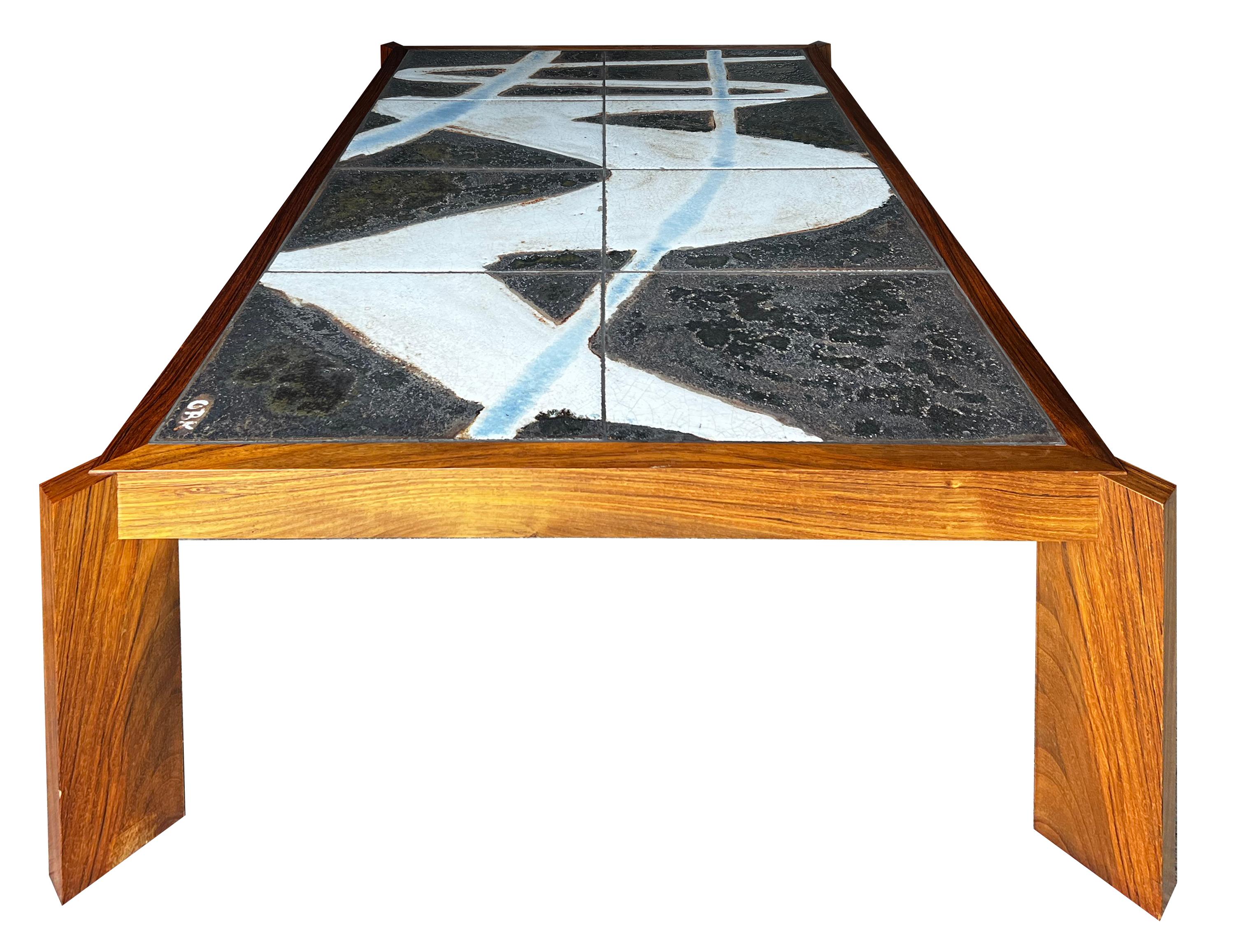 Large vintage coffee table with ceramic signed by Ole Bjørn Krüger in the 60' For Sale 9