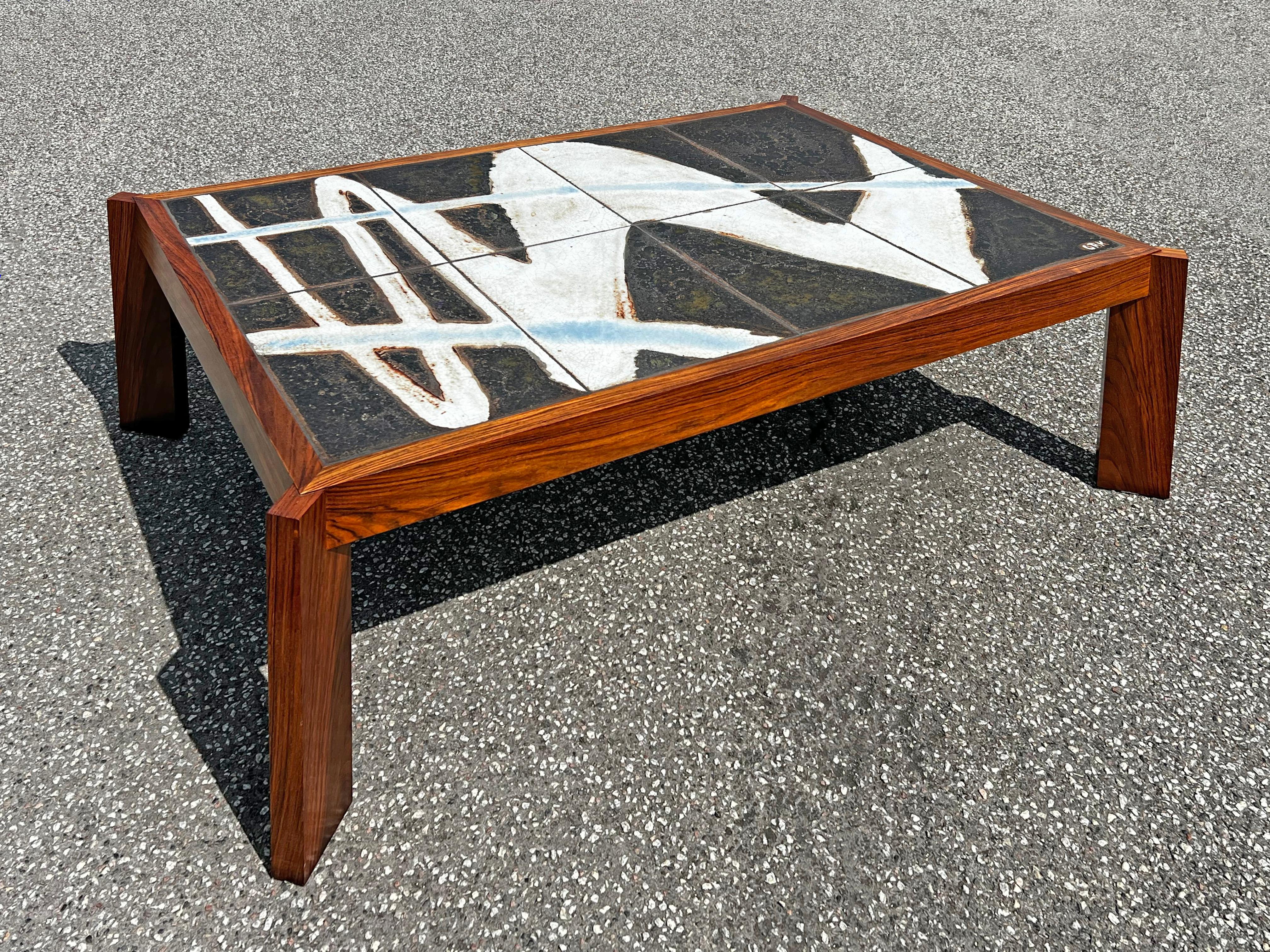 Mid-Century Modern Large vintage coffee table with ceramic signed by Ole Bjørn Krüger in the 60' For Sale