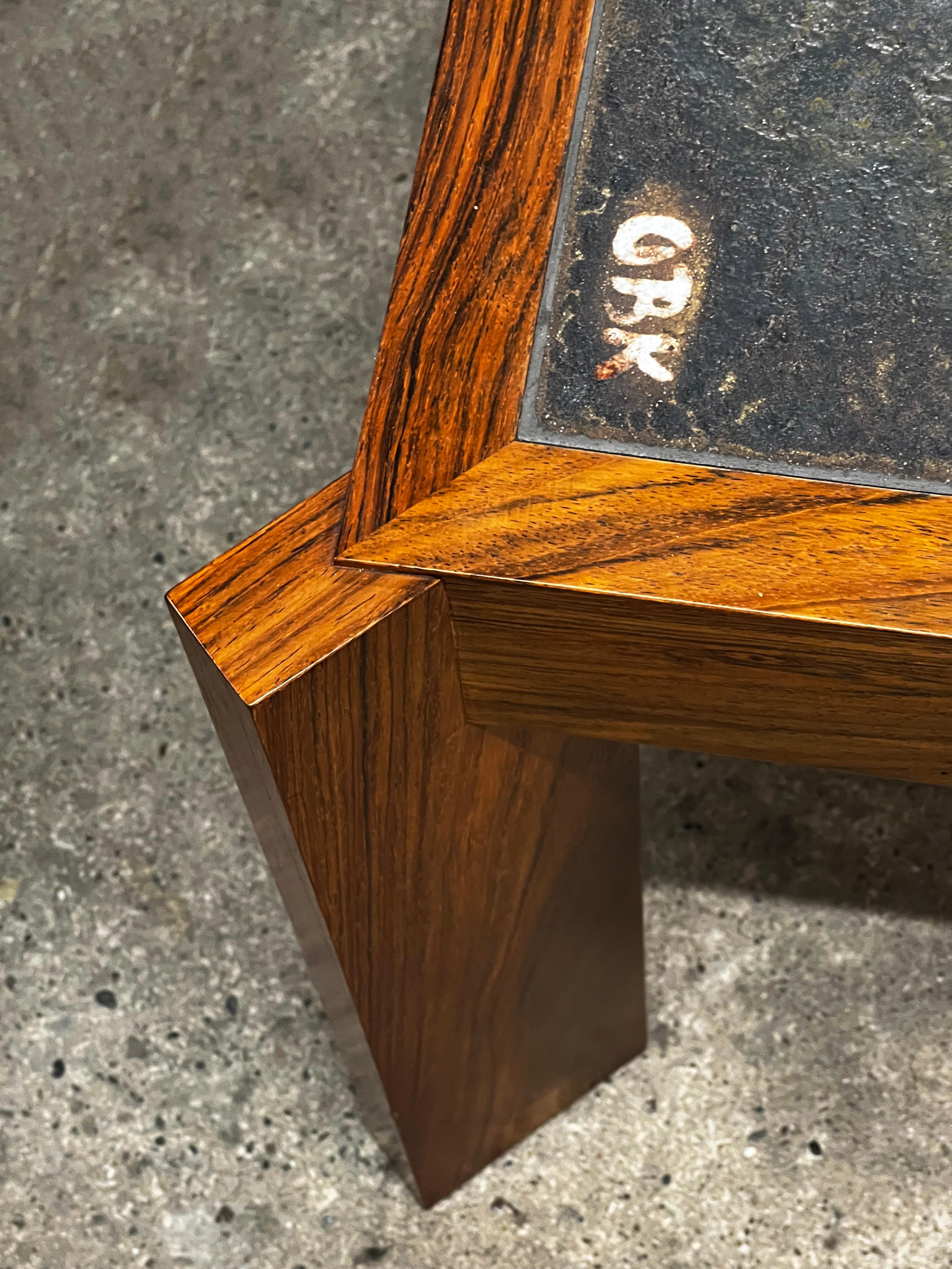 Large vintage coffee table with ceramic signed by Ole Bjørn Krüger in the 60' In Good Condition For Sale In SAINT-YRIEIX-SUR-CHARENTE, FR