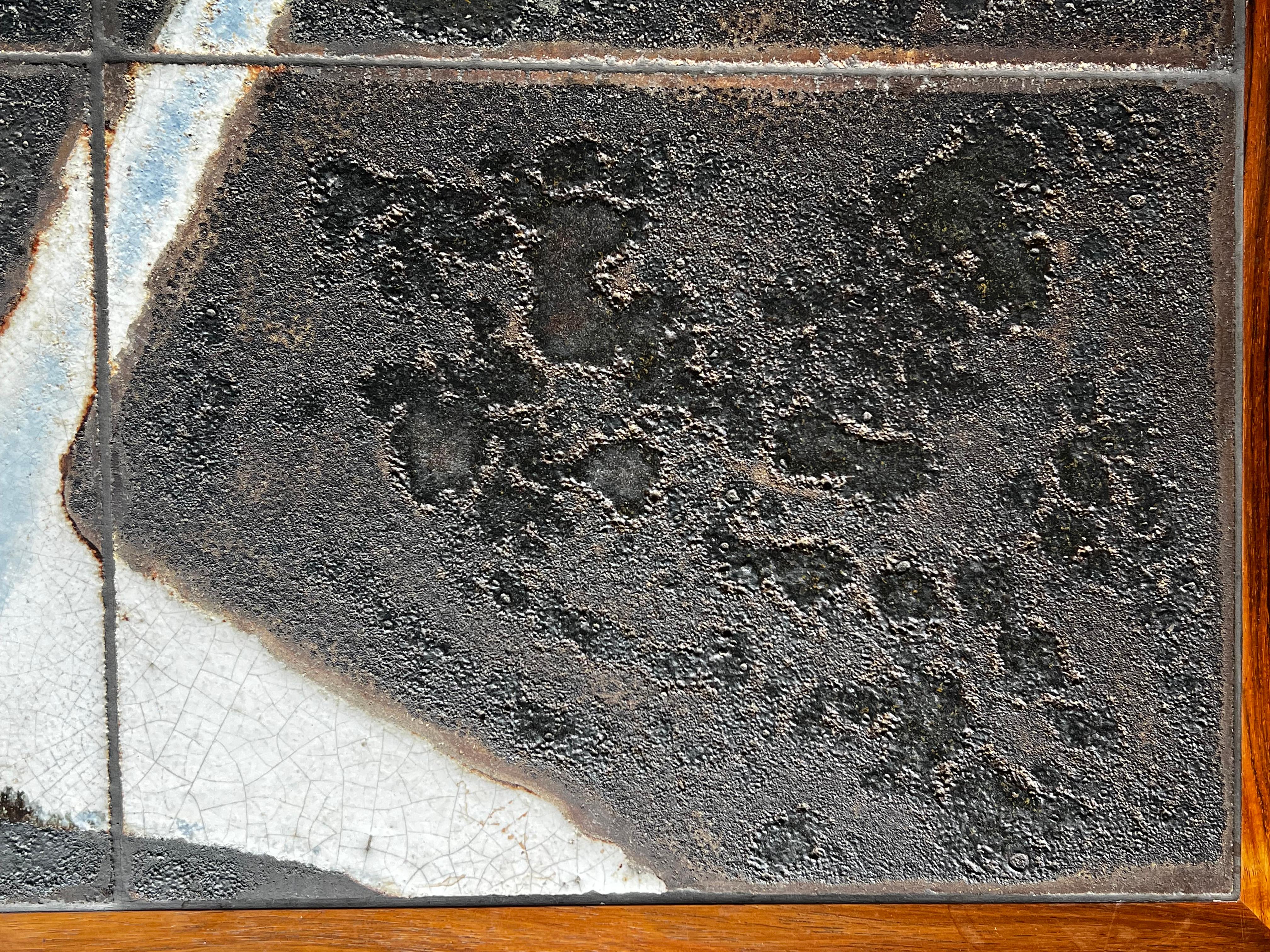 Large vintage coffee table with ceramic signed by Ole Bjørn Krüger in the 60' For Sale 1