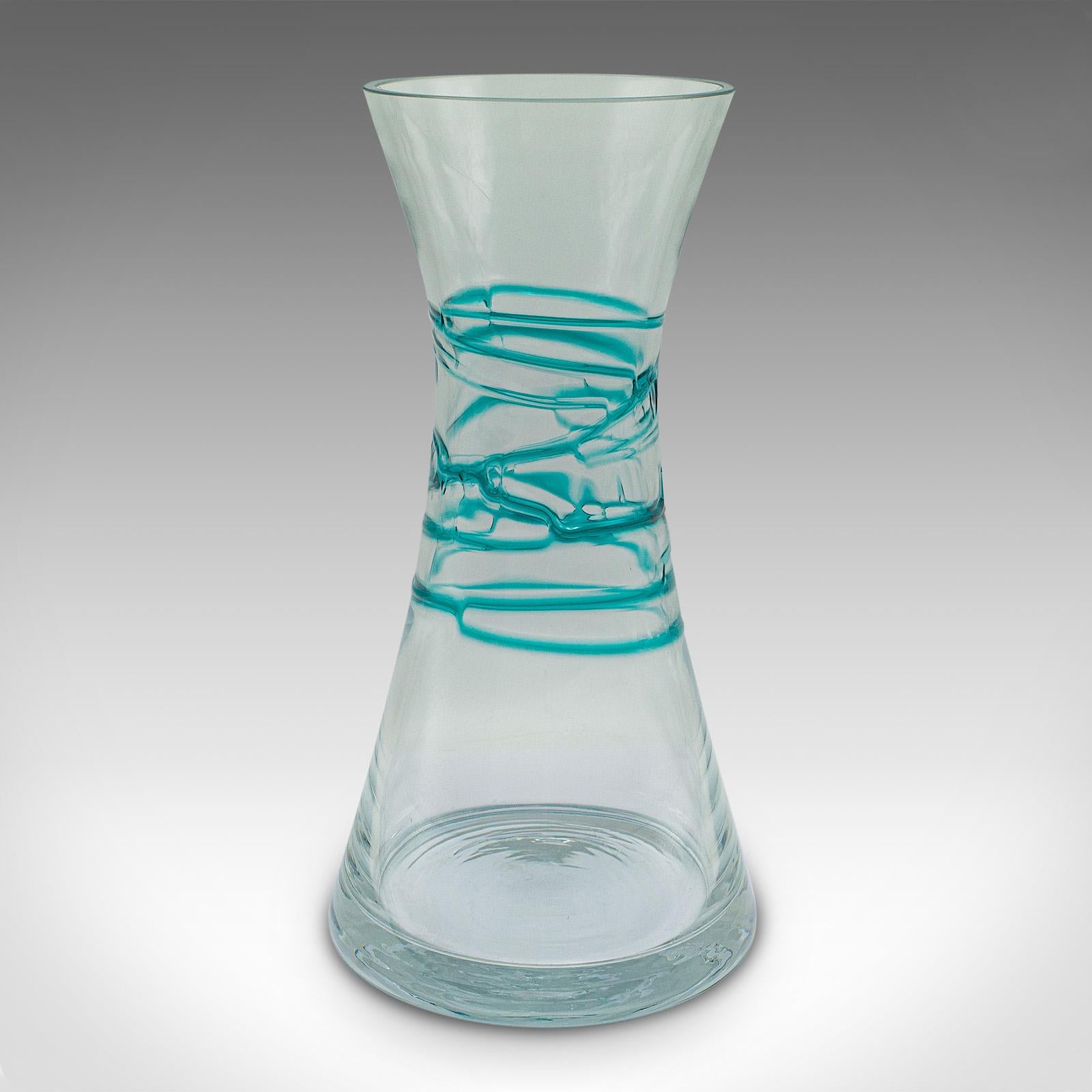 Scandinave moderne Grand vase à fleurs conique scandinave, verre d'art, décoratif, vers 1970 en vente