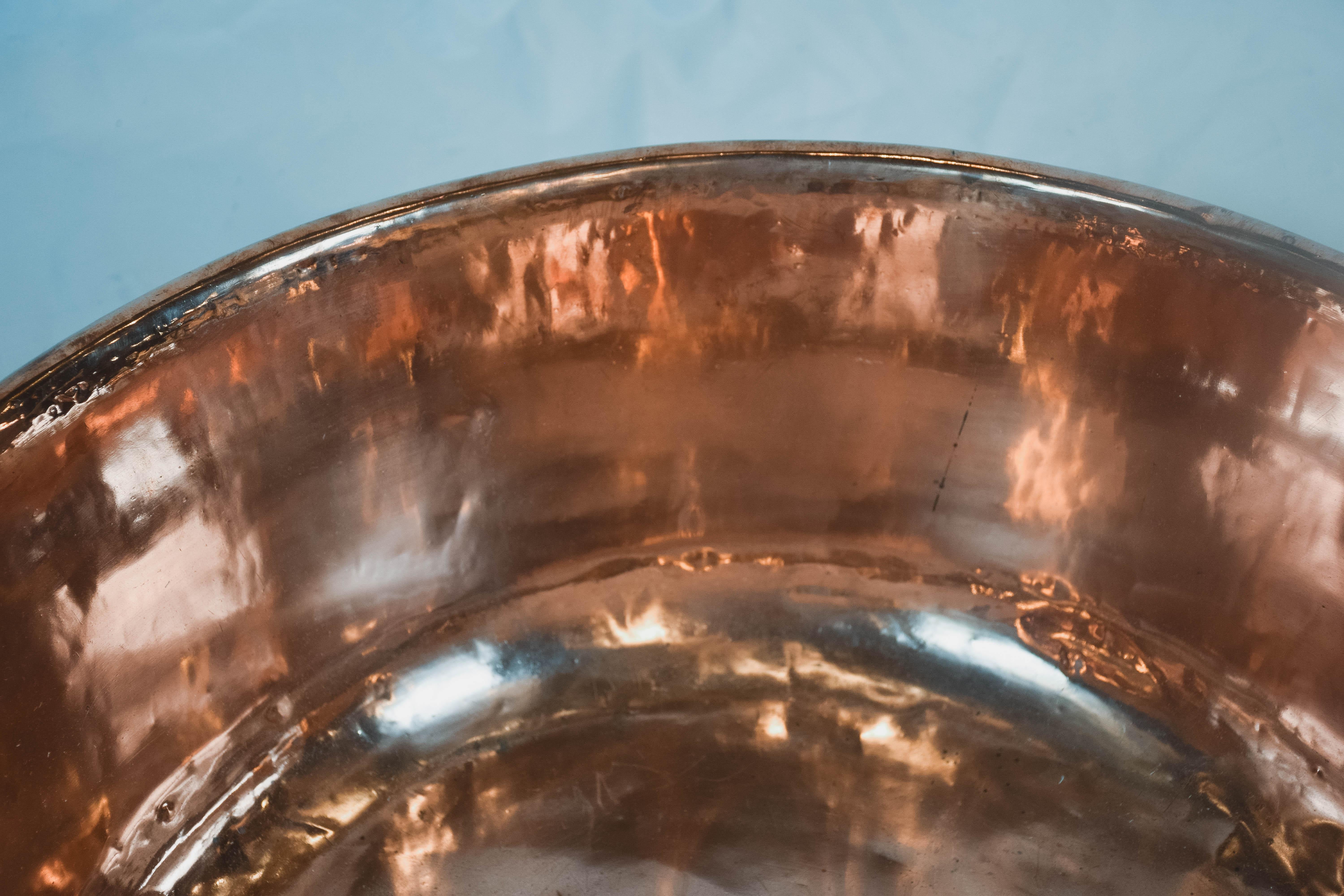 Large Vintage Copper Bowl In Good Condition In Houston, TX