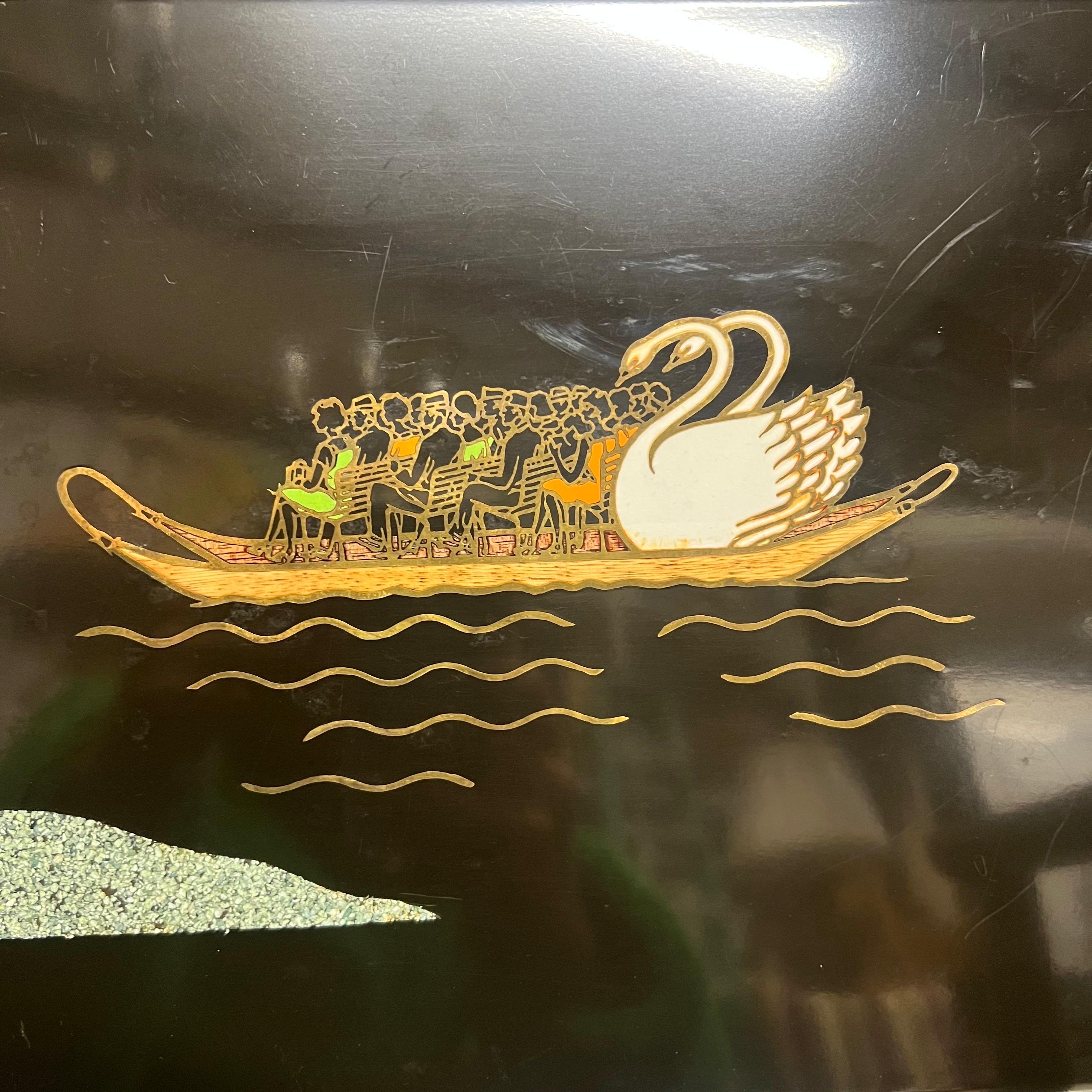 Gran bandeja vintage Couroc de latón y piedra con incrustaciones de cisne en venta 7