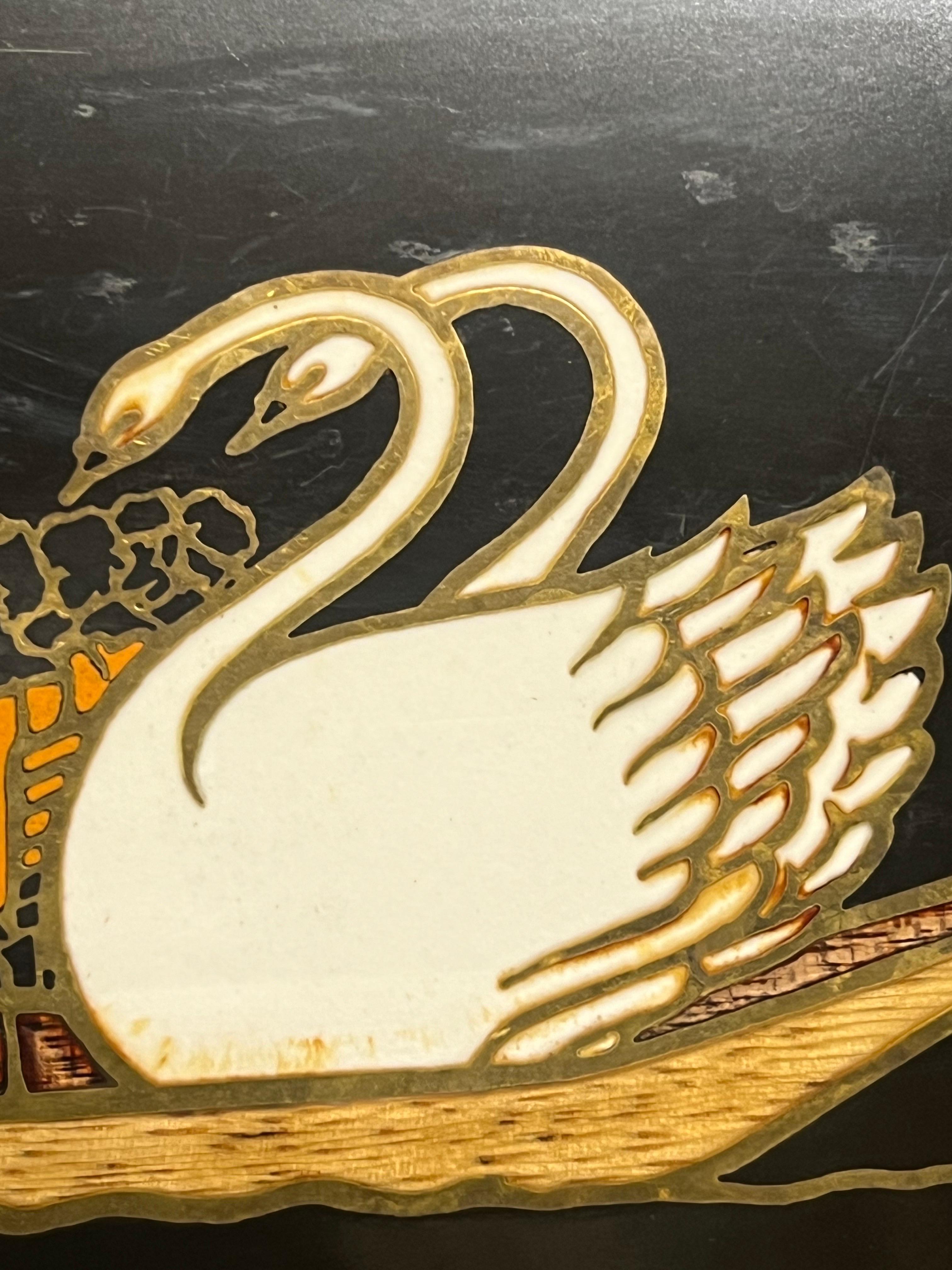 Gran bandeja vintage Couroc de latón y piedra con incrustaciones de cisne en Bueno estado para la venta en Charleston, SC