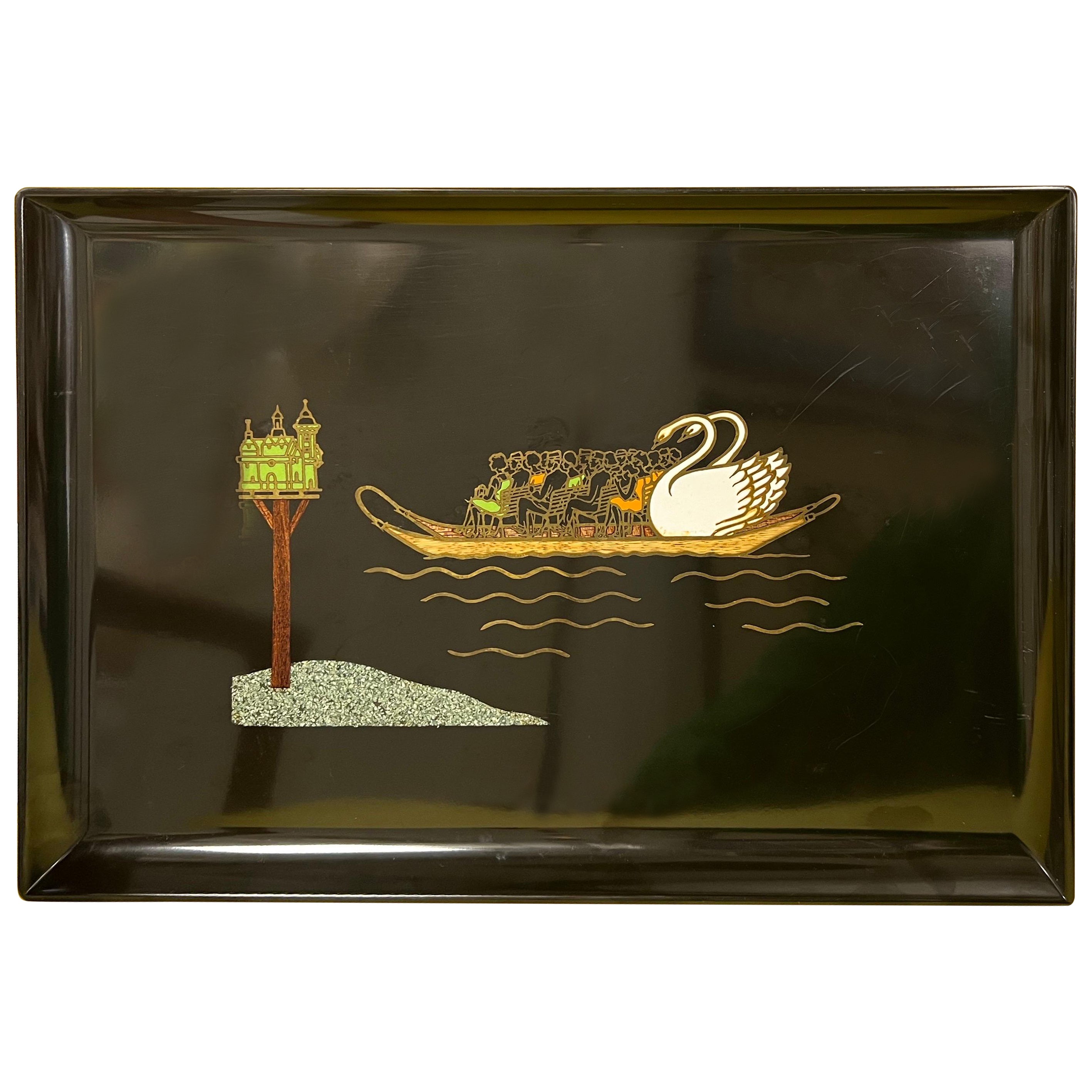 Großes Vintage-Tablett aus Couroc mit Intarsien aus Messing und Stein mit Schwan im Angebot