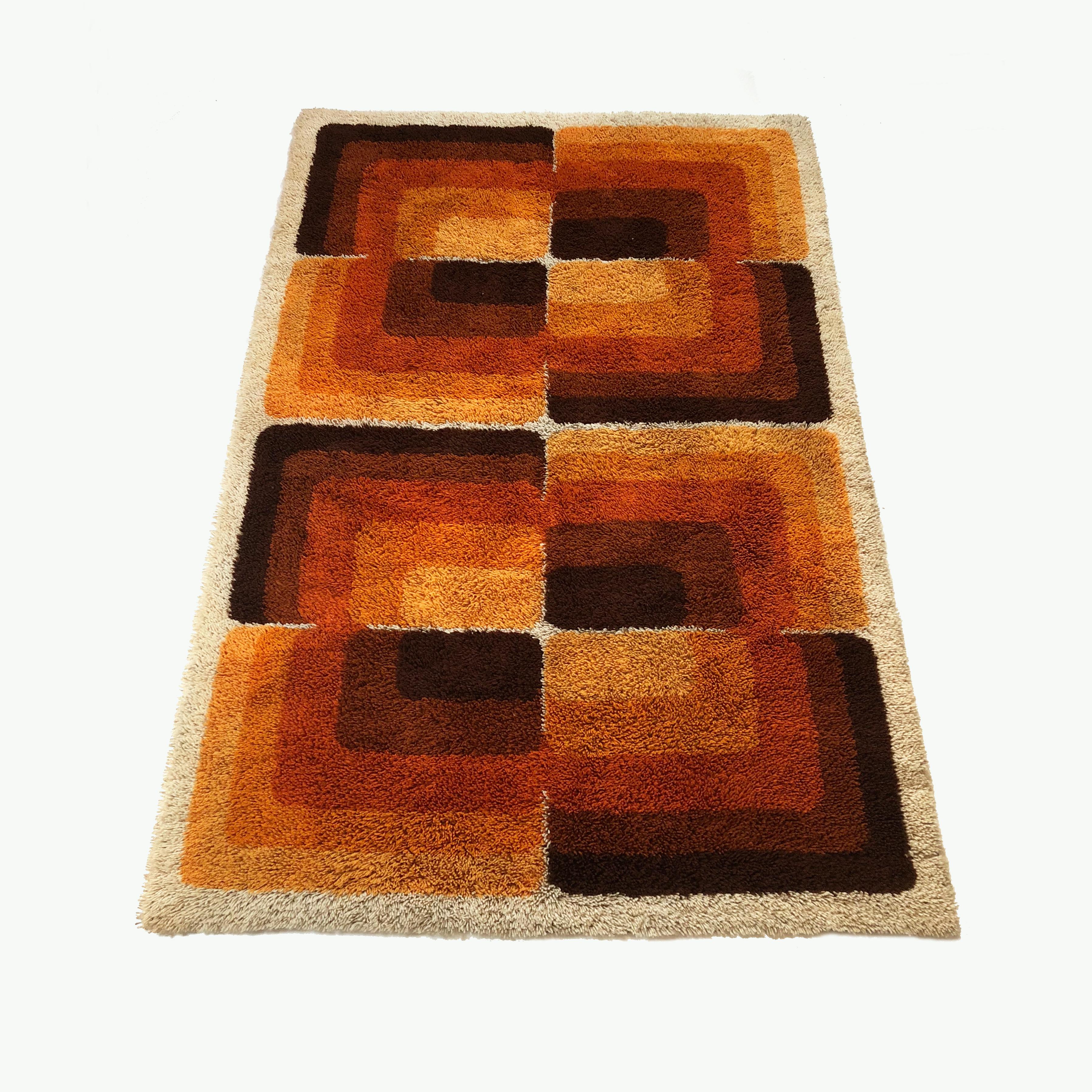 Article:

Original huge high pile rug multi-color 