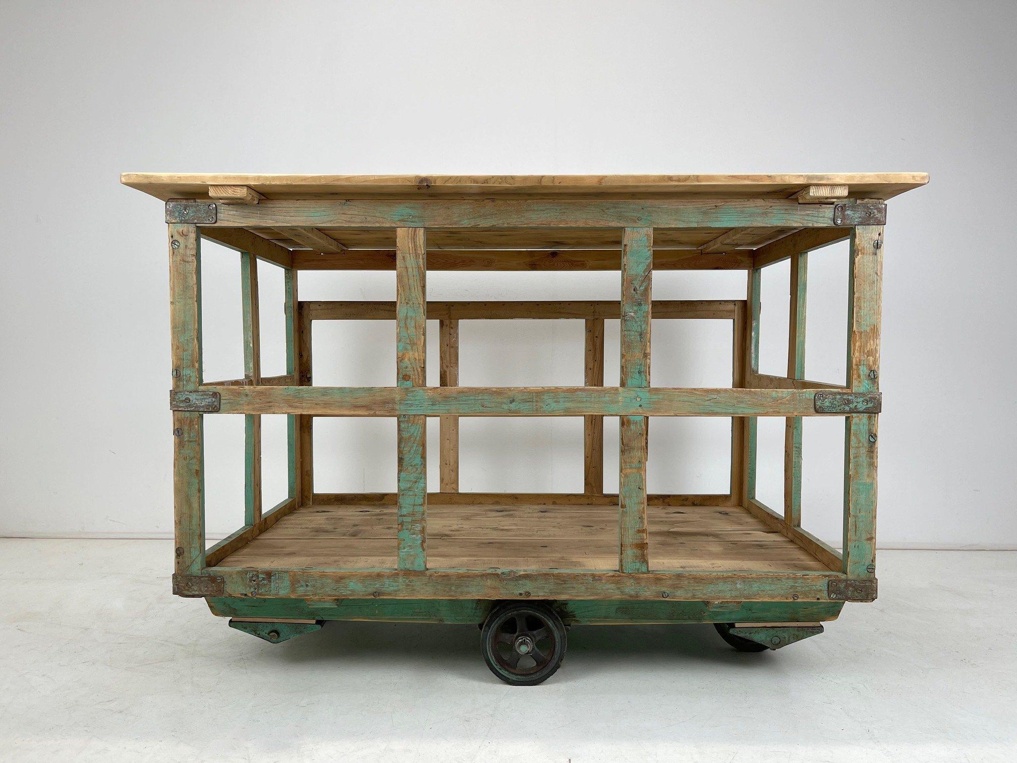 Großer tschechischer Vintage-Holzwagen auf Rädern / Kücheninsel im Angebot 2
