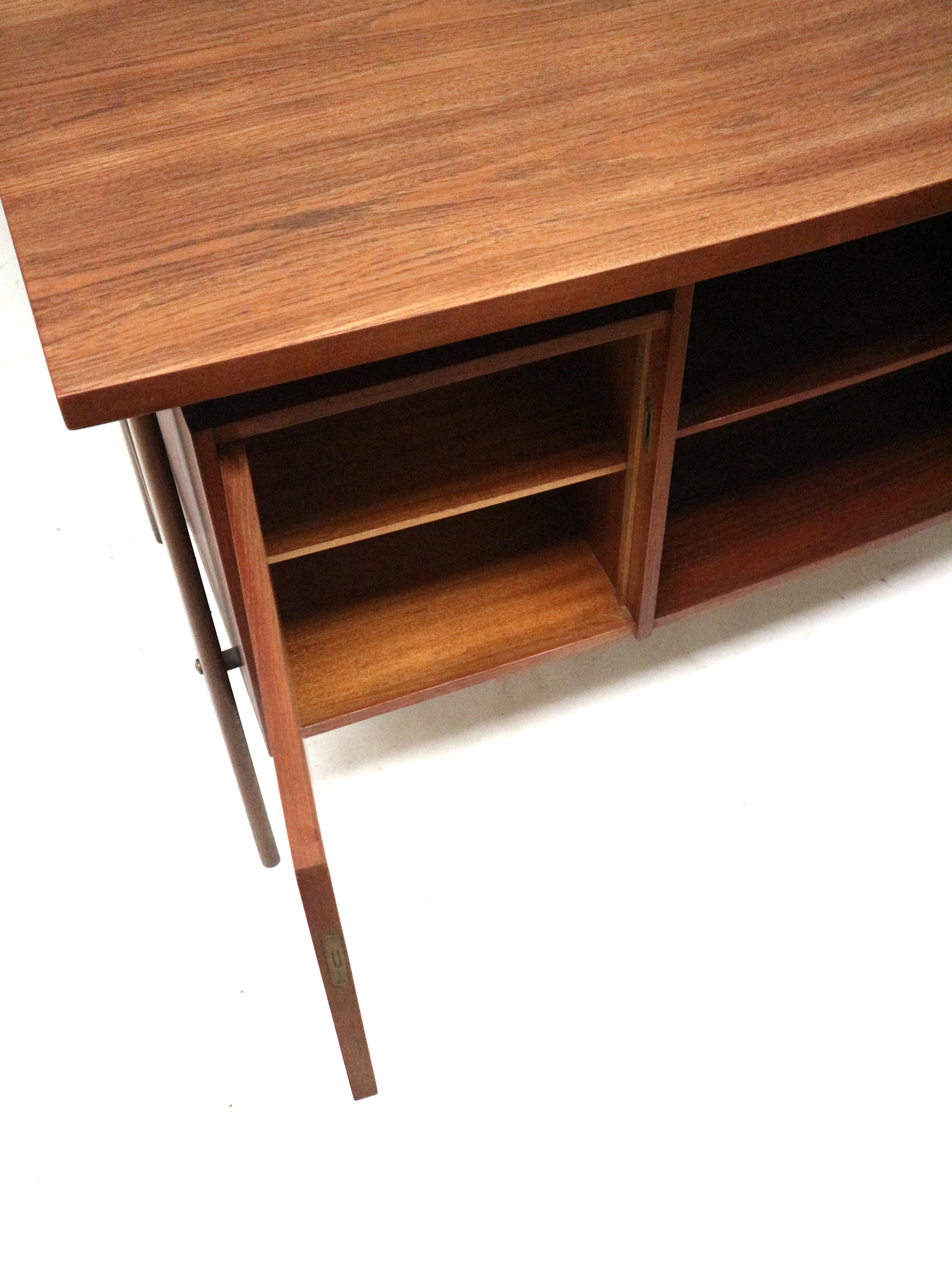 Large vintage Danish design boomerang desk made of teak 5