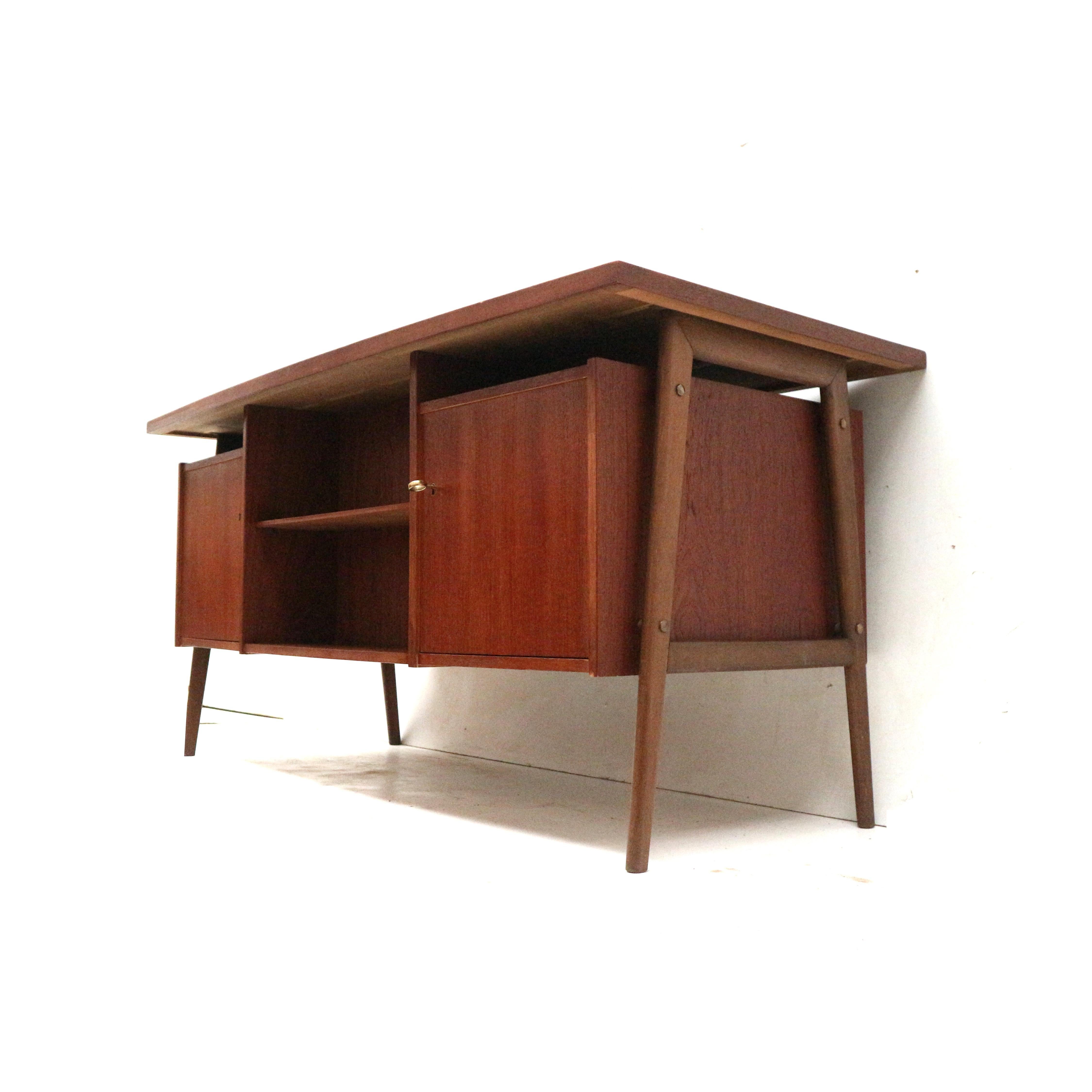 Large vintage Danish design boomerang desk made of teak 6