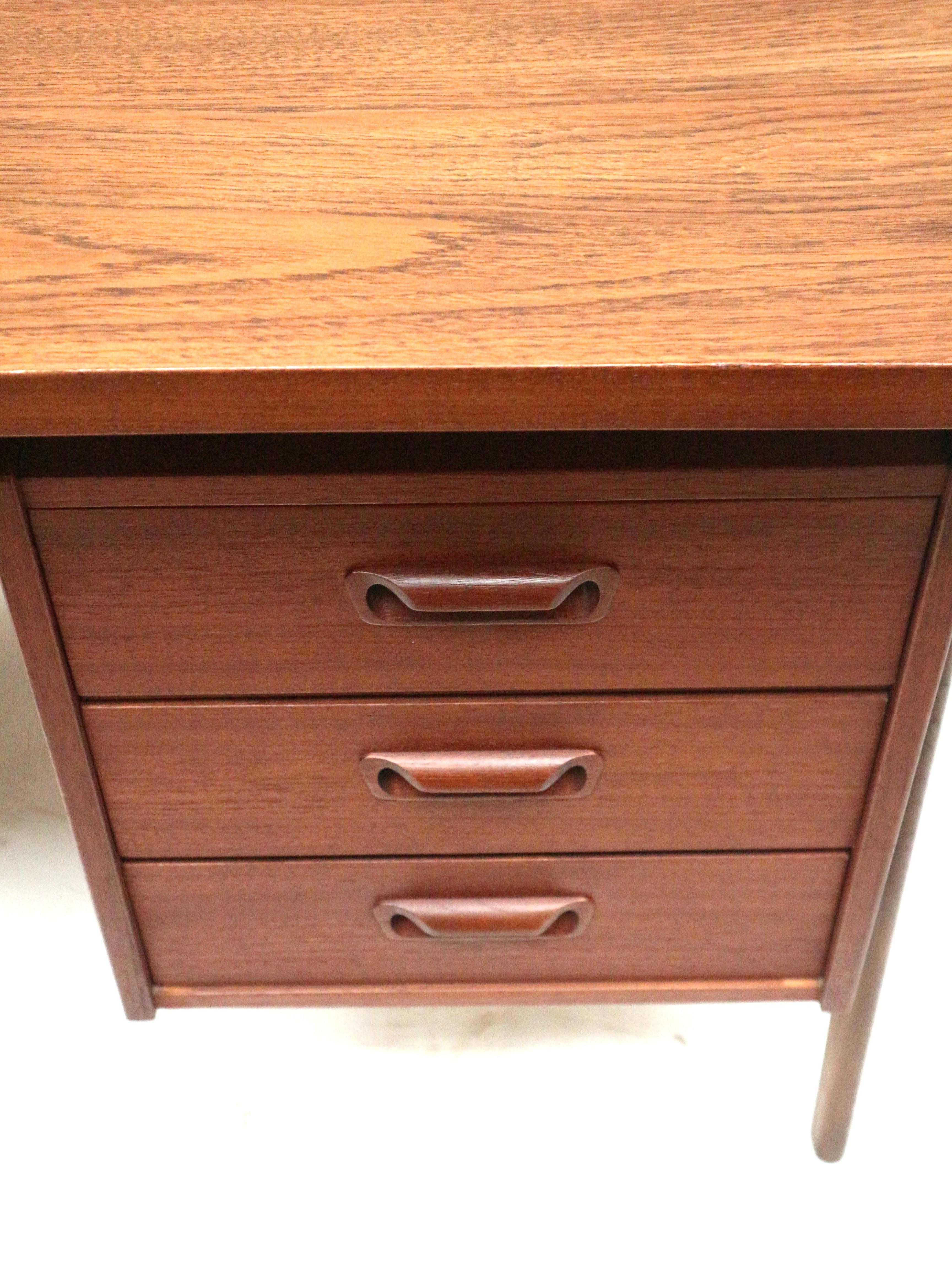 Mid-20th Century Large vintage Danish design boomerang desk made of teak