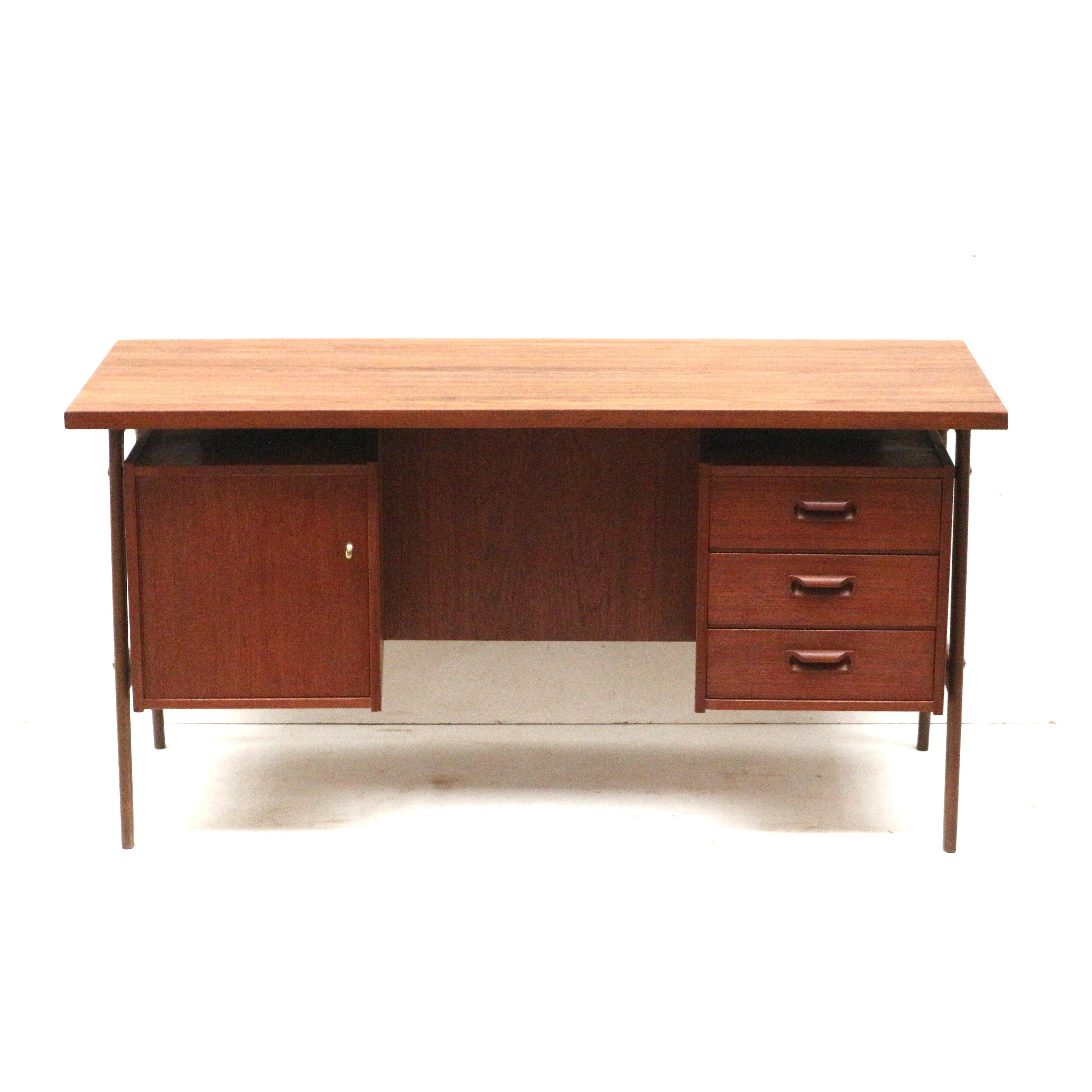 Large vintage Danish design boomerang desk made of teak 2