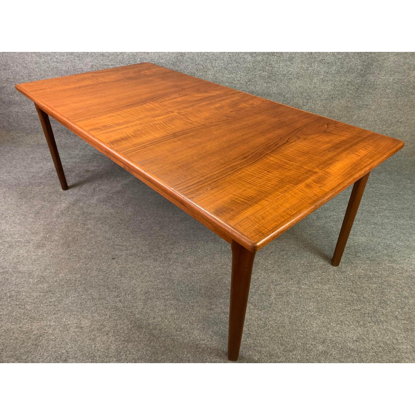 Large Vintage Danish Mid-Century Modern Teak Dining Table In Good Condition In San Marcos, CA