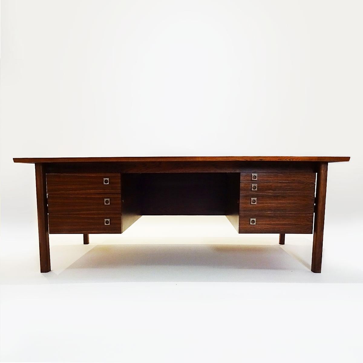 Large and impressive Danish midcentury 1960s executive desk in rosewood with 7 draws by master craftsman, architect and designer Arne Vodder for Sibast Furniture.

This is the Grand Daddy of all of Arne Vodder’s standalone desks that features the