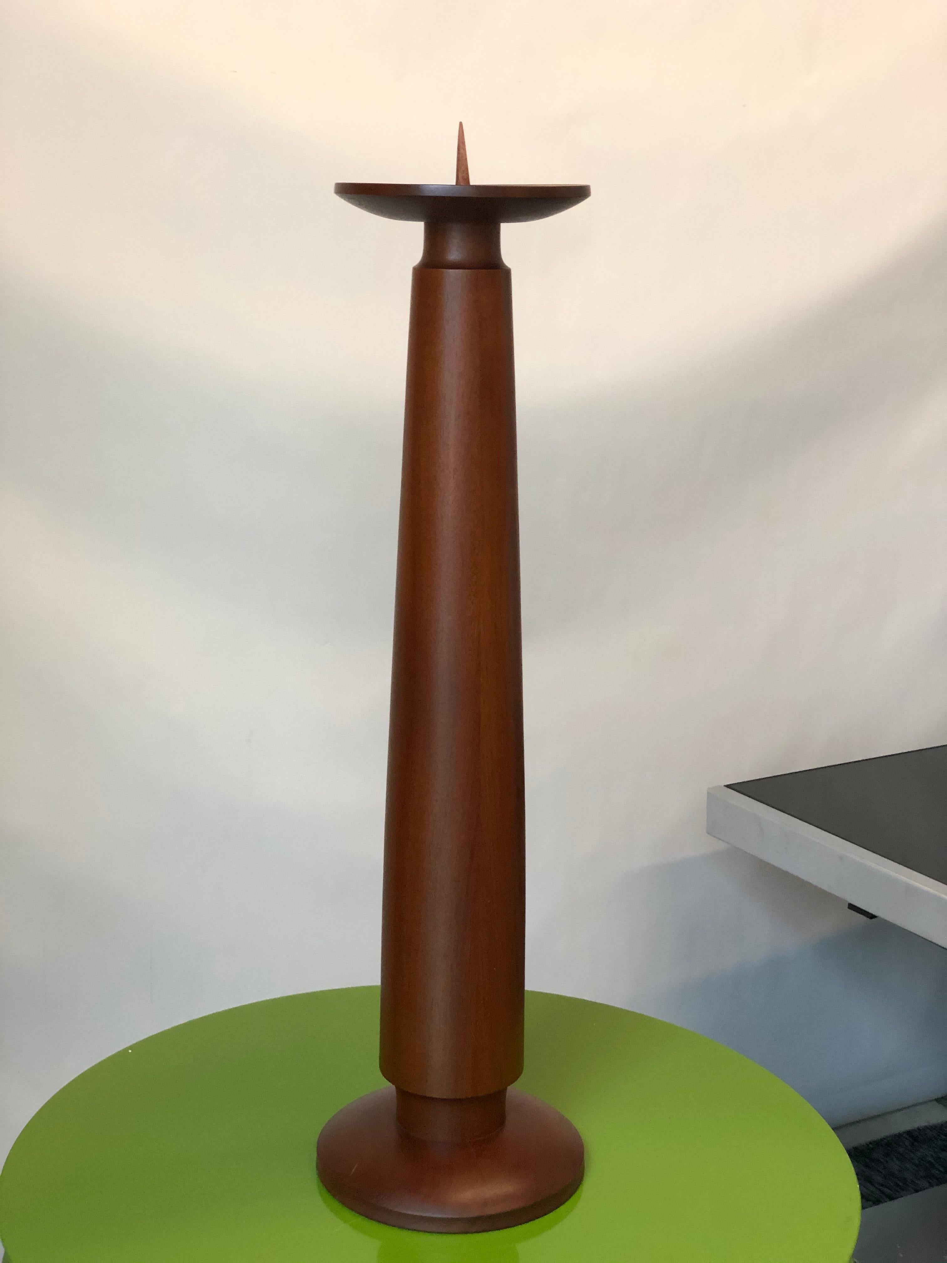 This substantial vintage Danish modern teak candle stand is in excellent condition overall. Unknown maker.
circa 1960s. Denmark.
Dimensions:
10.5