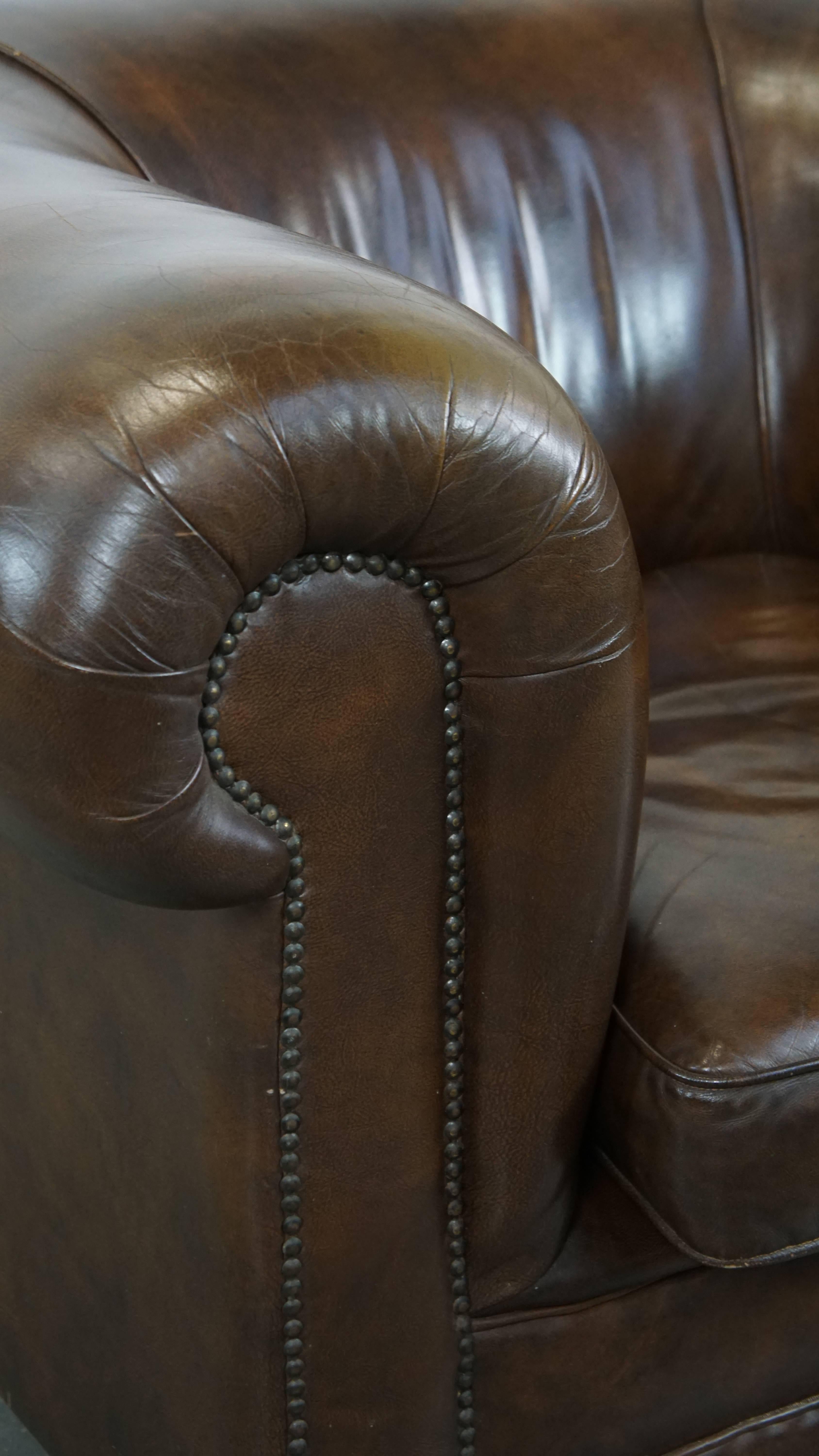 Large Vintage Dark Smooth Leather English-Style Chesterfield Armchair For Sale 4