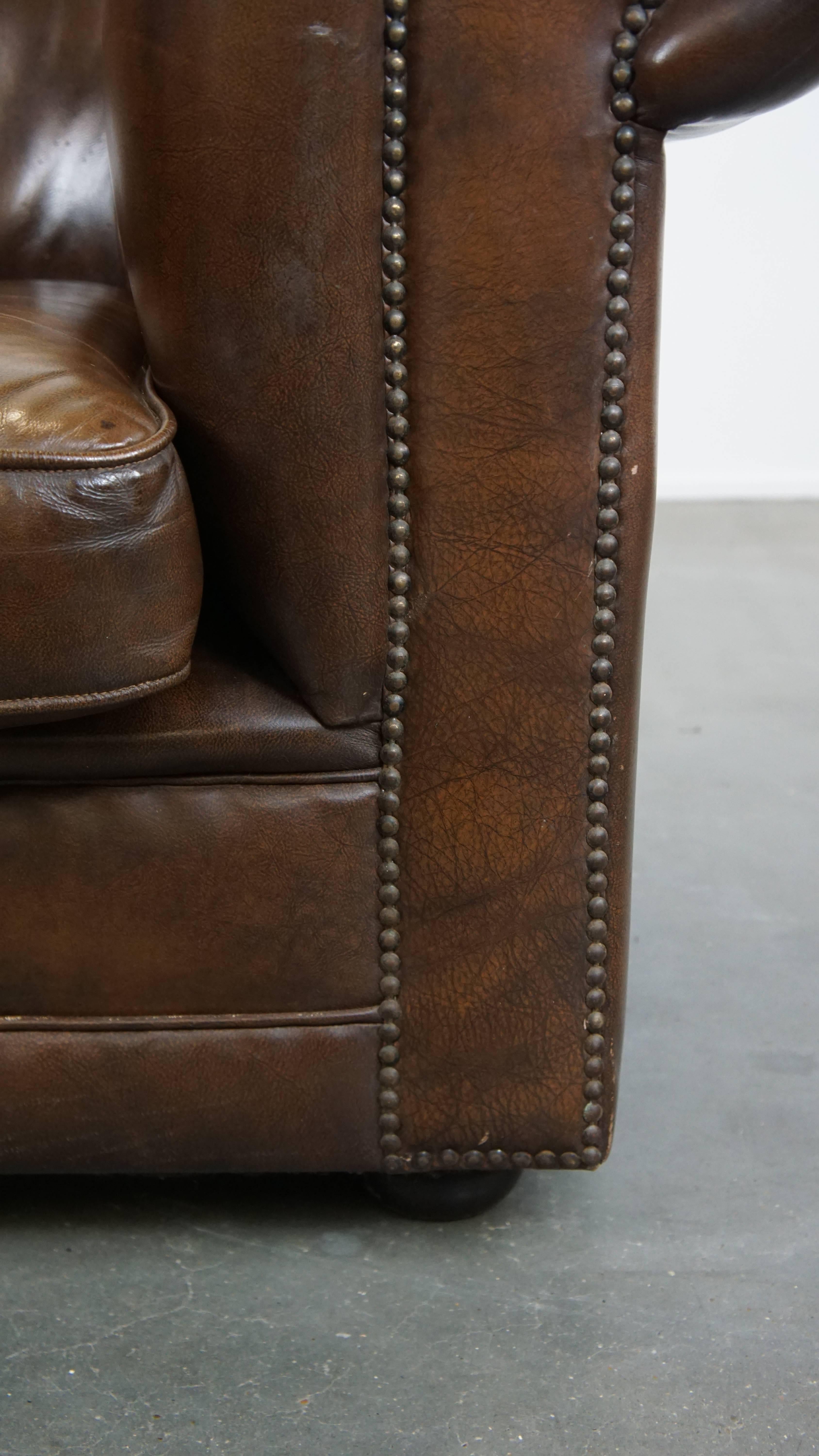 Large Vintage Dark Smooth Leather English-Style Chesterfield Armchair For Sale 5