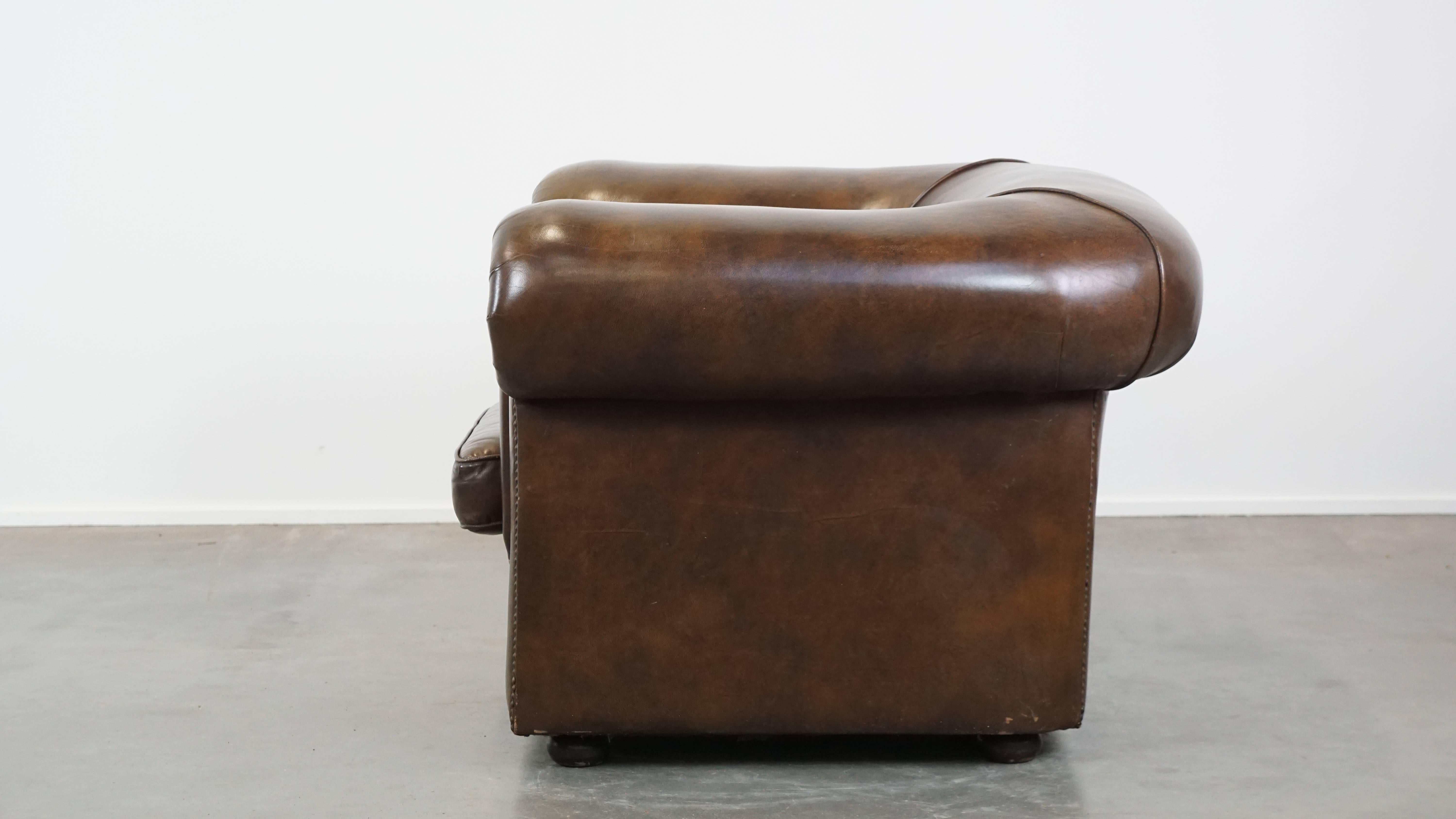 20th Century Large Vintage Dark Smooth Leather English-Style Chesterfield Armchair For Sale