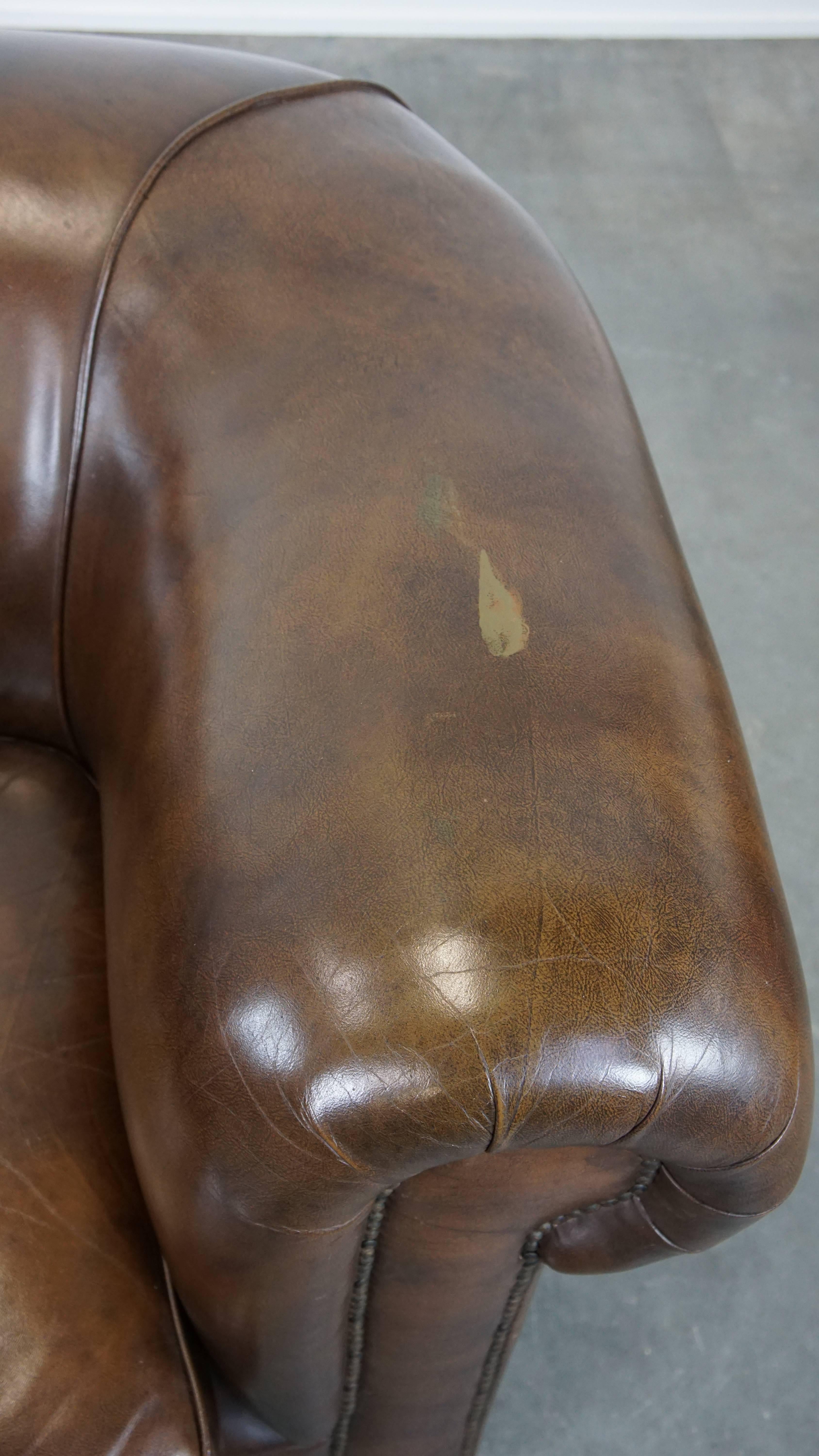 Large Vintage Dark Smooth Leather English-Style Chesterfield Armchair For Sale 2