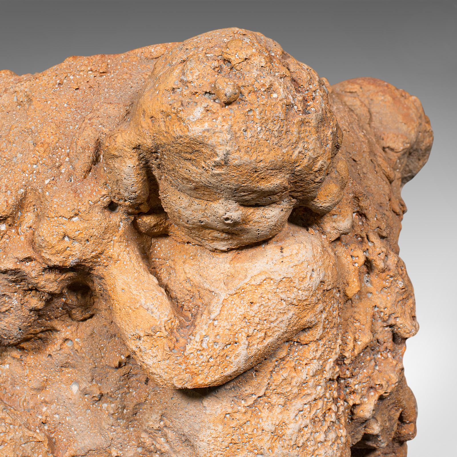 Große dekorative Cherub-Jardinière im Vintage-Stil, Italienisch, Stein, Pflanzgefäß, Putten, 1950 (Kunststein) im Angebot