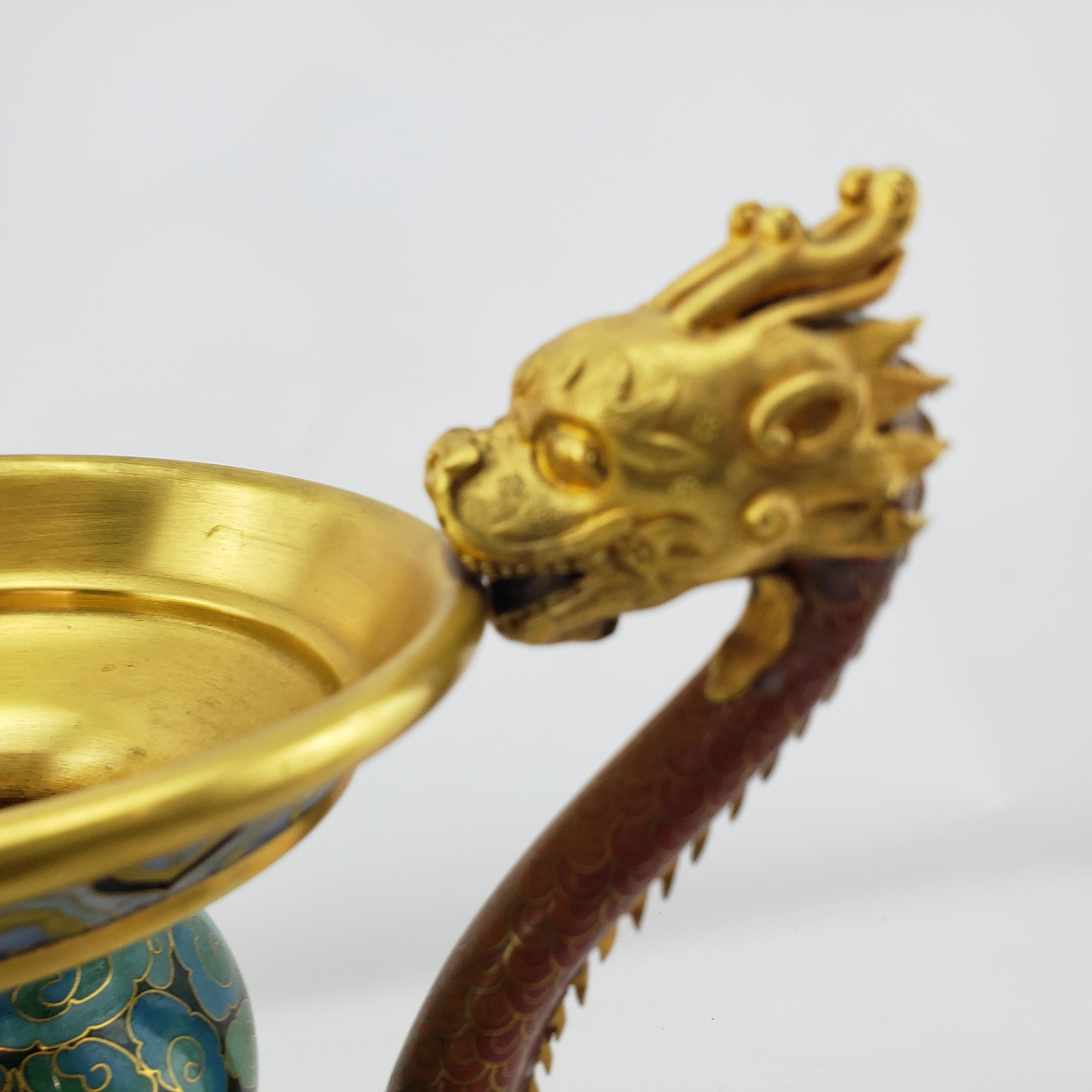 Große dekorative chinesische Cloissone-Vase im Vintage-Stil mit kaiserlichen Drachengriffen im Angebot 3