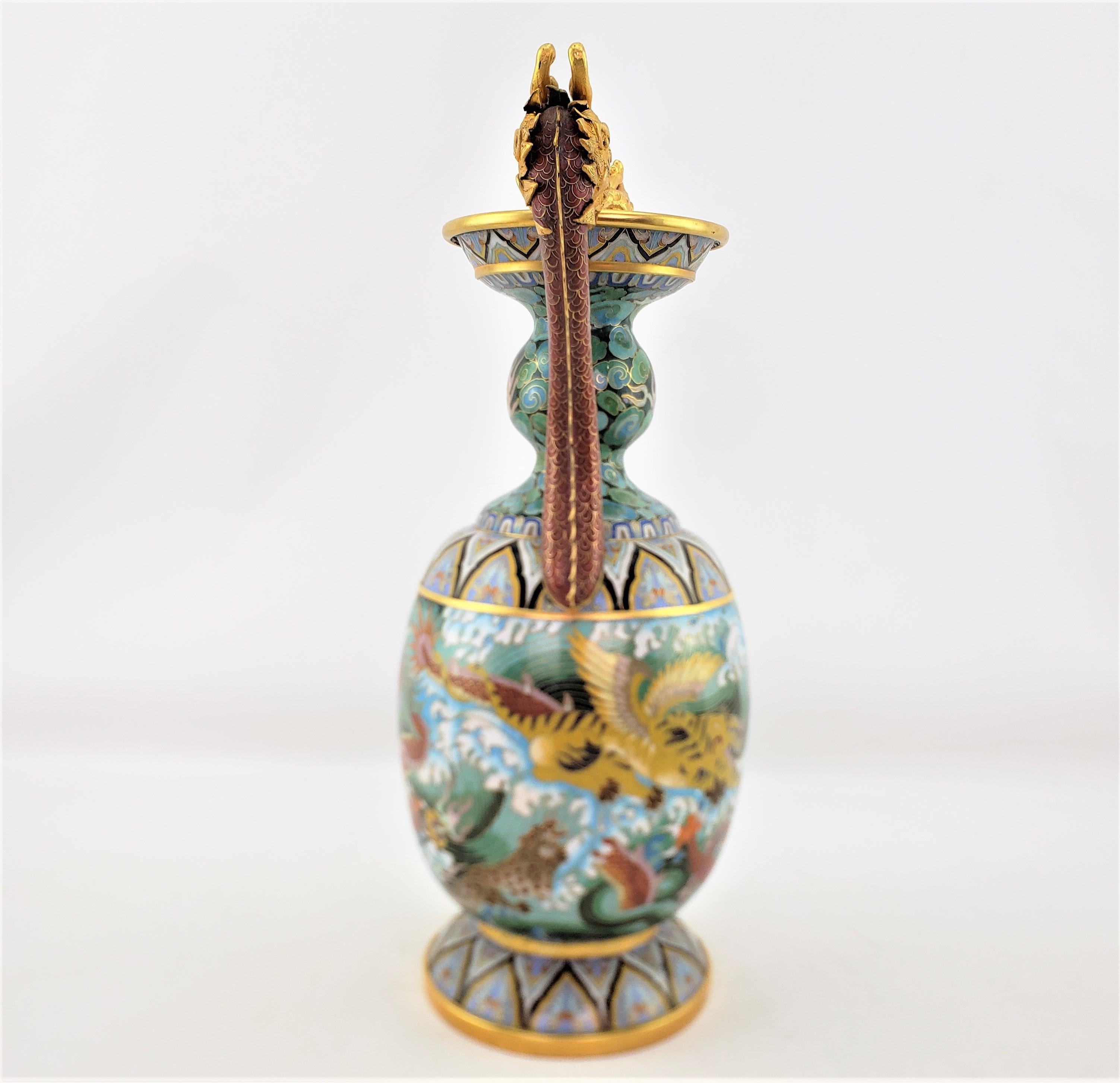Große dekorative chinesische Cloissone-Vase im Vintage-Stil mit kaiserlichen Drachengriffen im Angebot 1