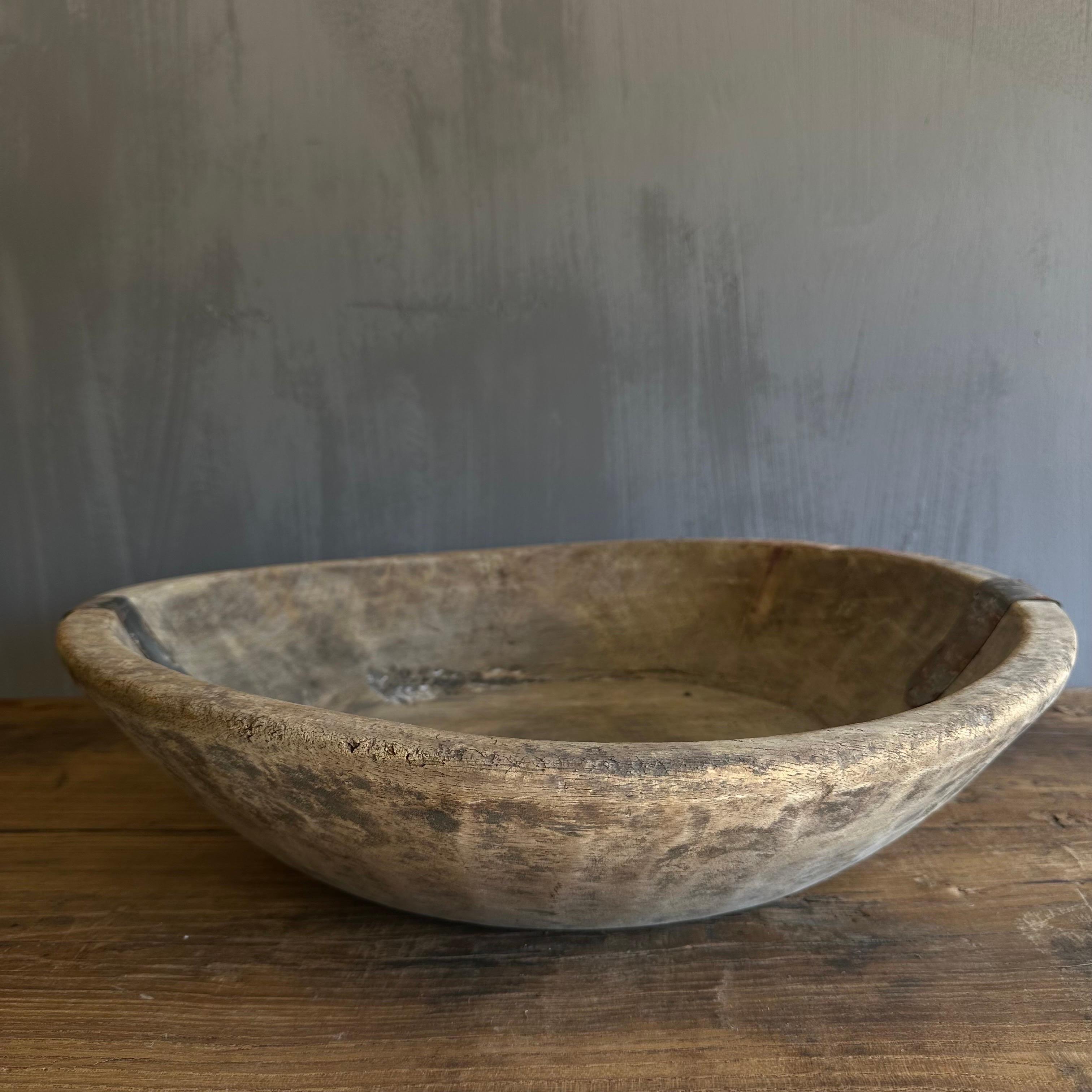Large Vintage Decorative Wood Bowl In Good Condition For Sale In Brea, CA