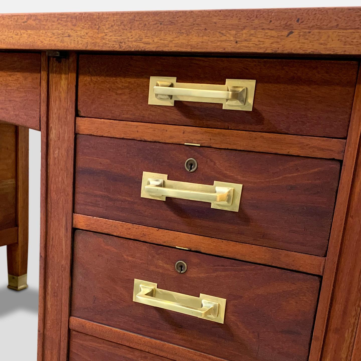 Large Vintage Desk by Globe Wernicke, 1931 In Good Condition In London, GB