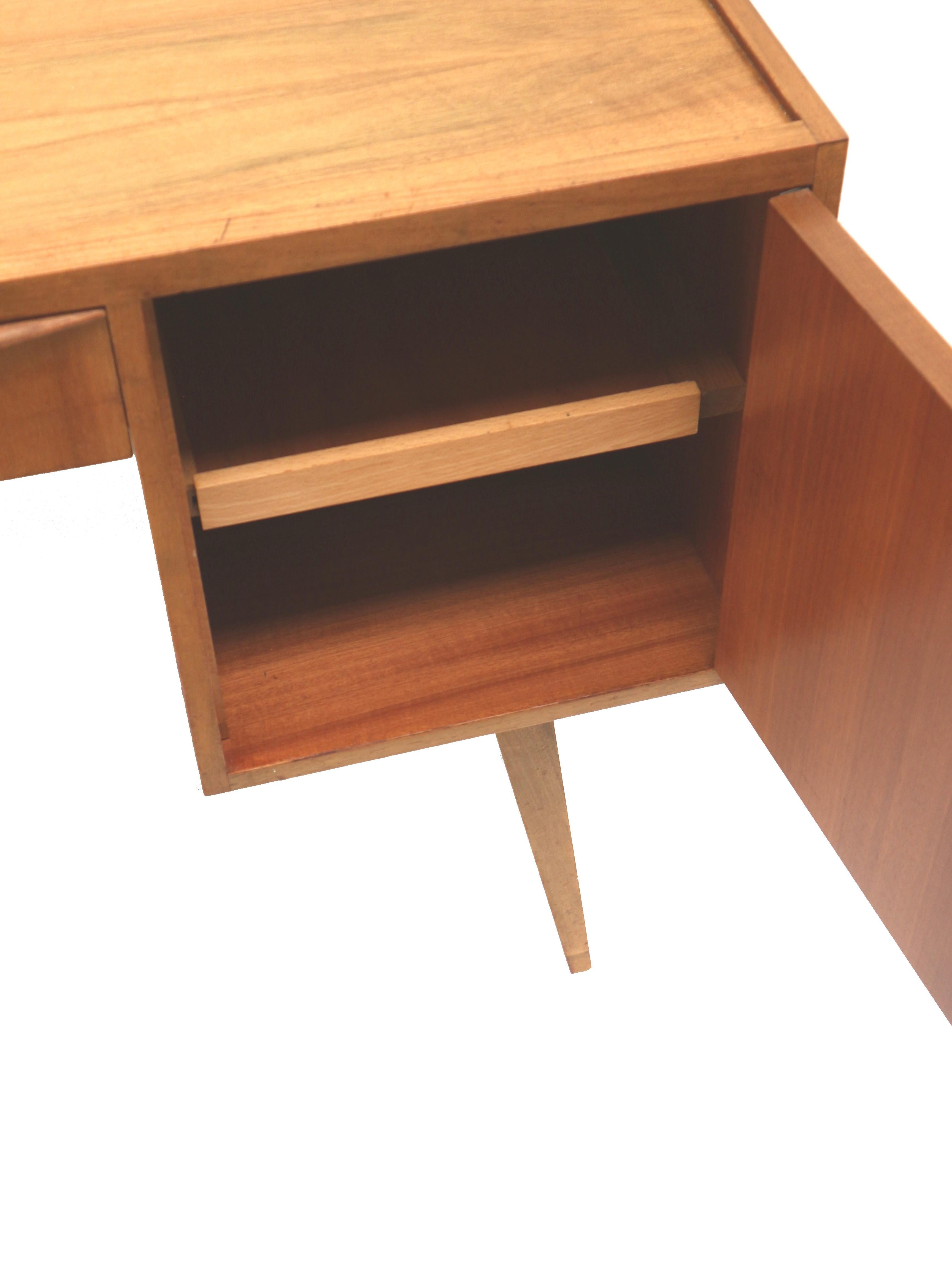 Large vintage desk with slanted legs made in the 70s For Sale 5