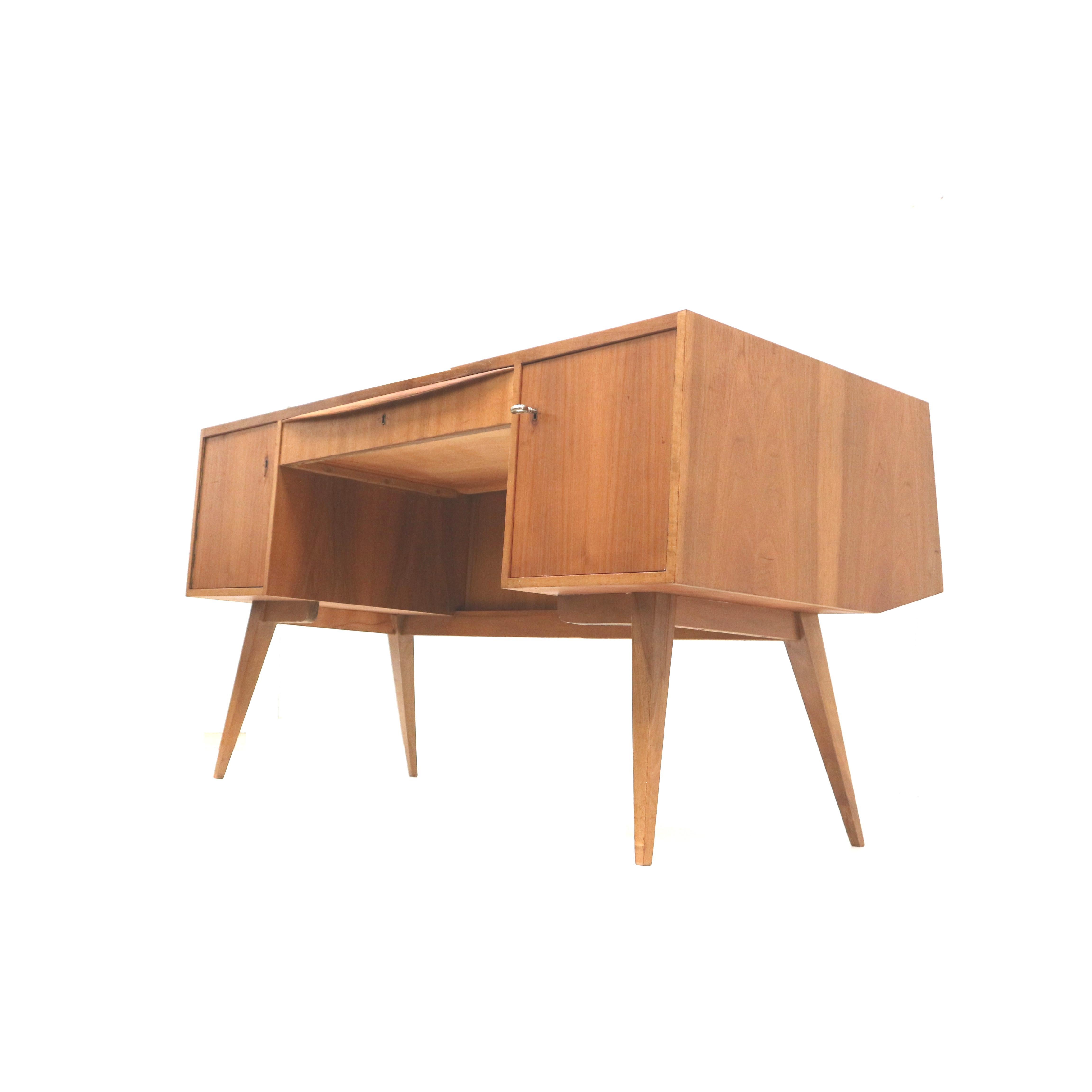 Large vintage desk with slanted legs made in the 70s For Sale 8