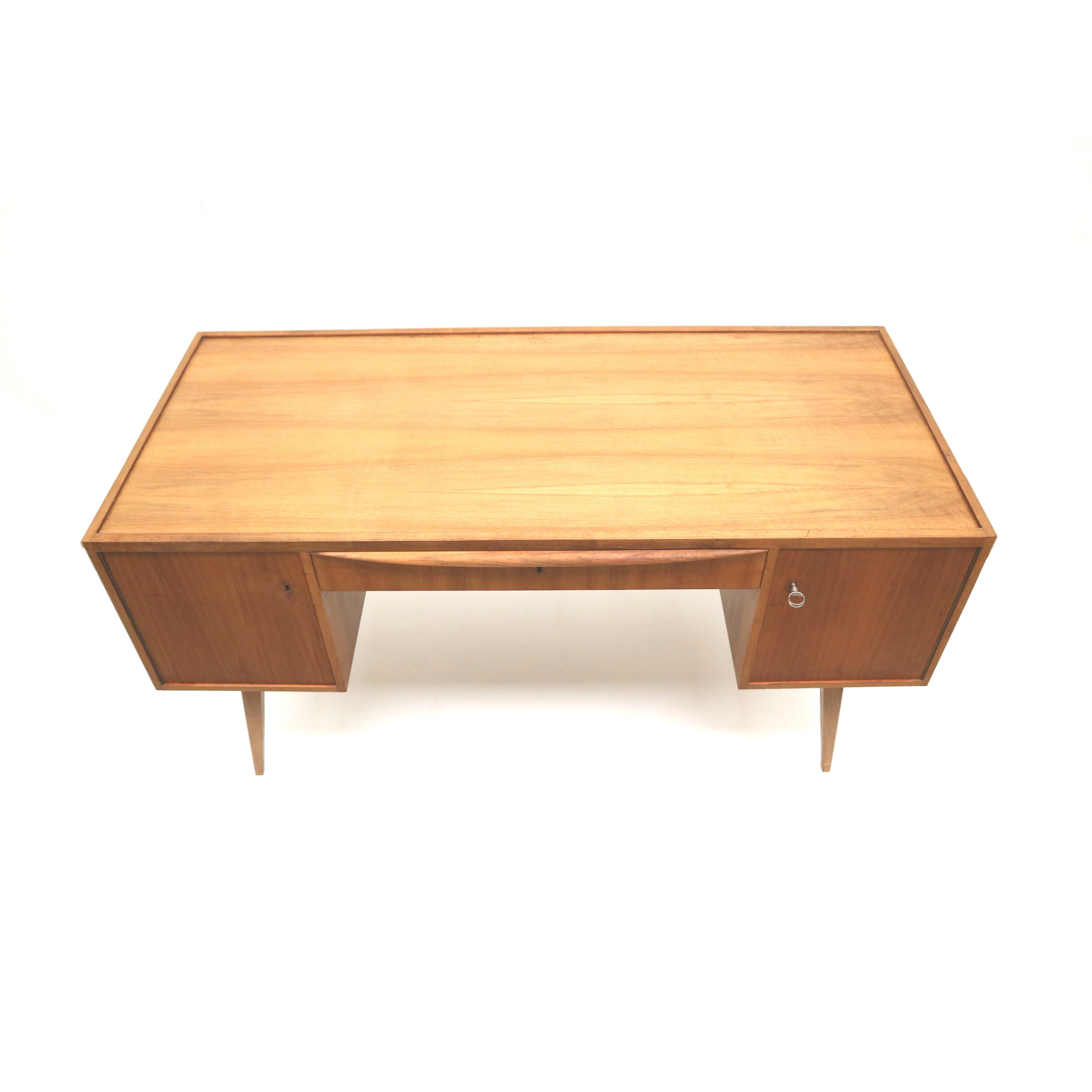 Large vintage desk with slanted legs made in the 70s For Sale 9
