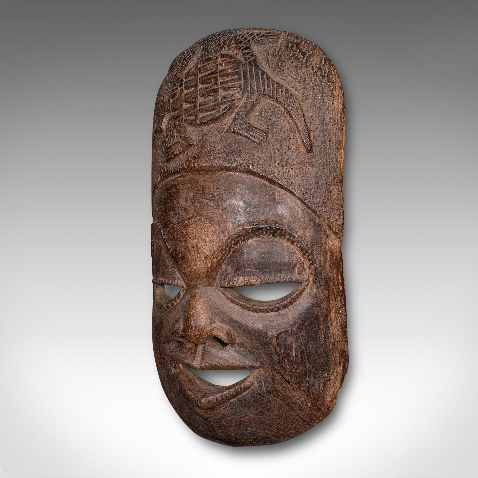Tribal Grand masque d'exposition vintage, africain, bois de fer, sculpté à la main, cérémoniel, tribal en vente