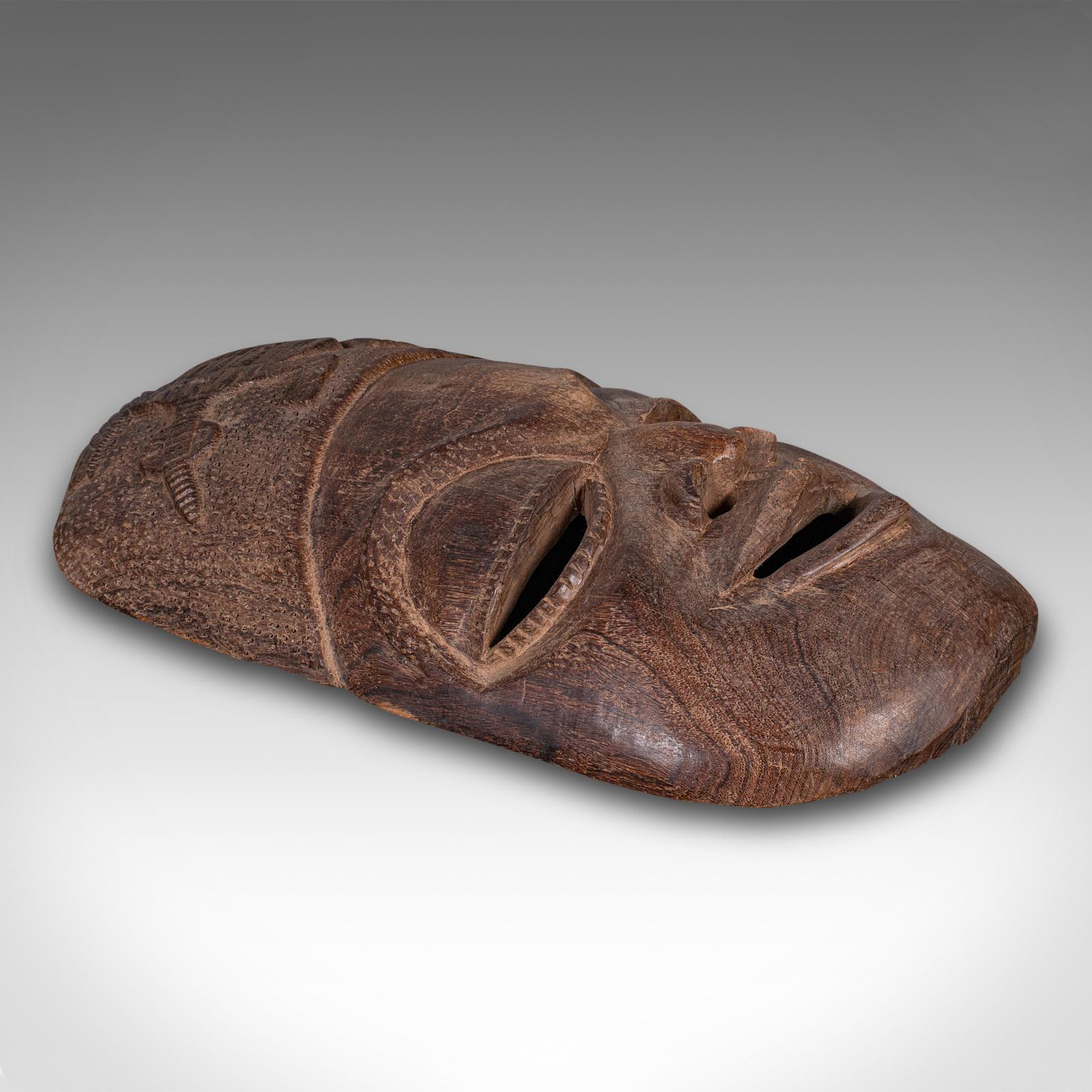 Grand masque d'exposition vintage, africain, bois de fer, sculpté à la main, cérémoniel, tribal en vente 2