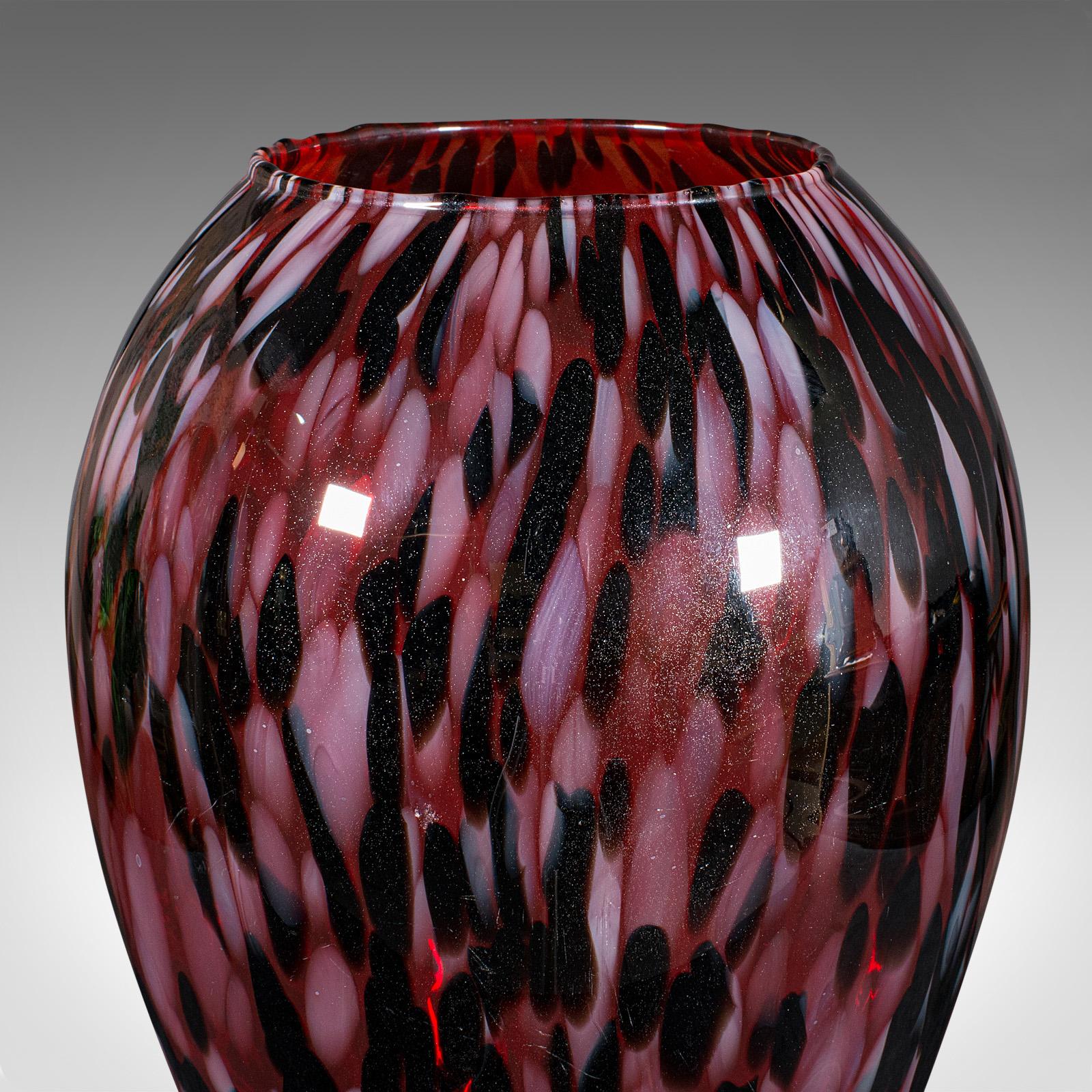 Verre Grand vase d'exposition italien, verre d'art, urne à fleurs, Murano, vers 1970 en vente