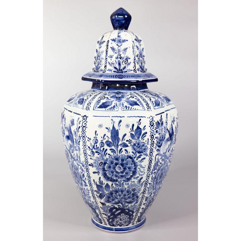 A gorgeous vintage Dutch Delft faience chinoiserie style floral lidded vase or ginger jar, circa 1980. Maker's mark on reverse. This lovely vase is a nice large size at 20