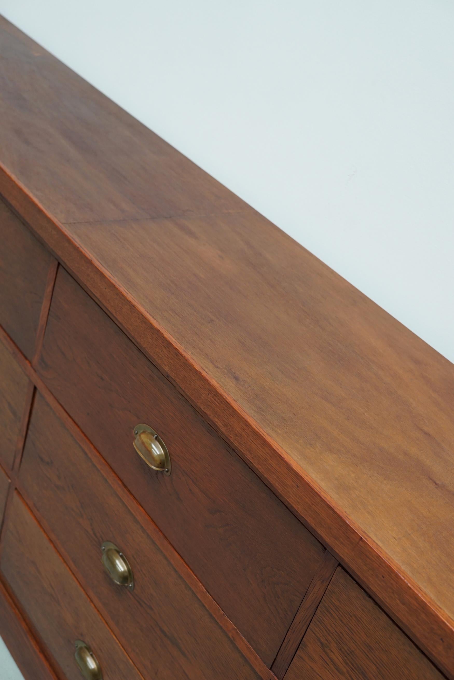 Chêne Grand meuble de rangement / buffet Art Déco en chêne néerlandais, années 1930 en vente