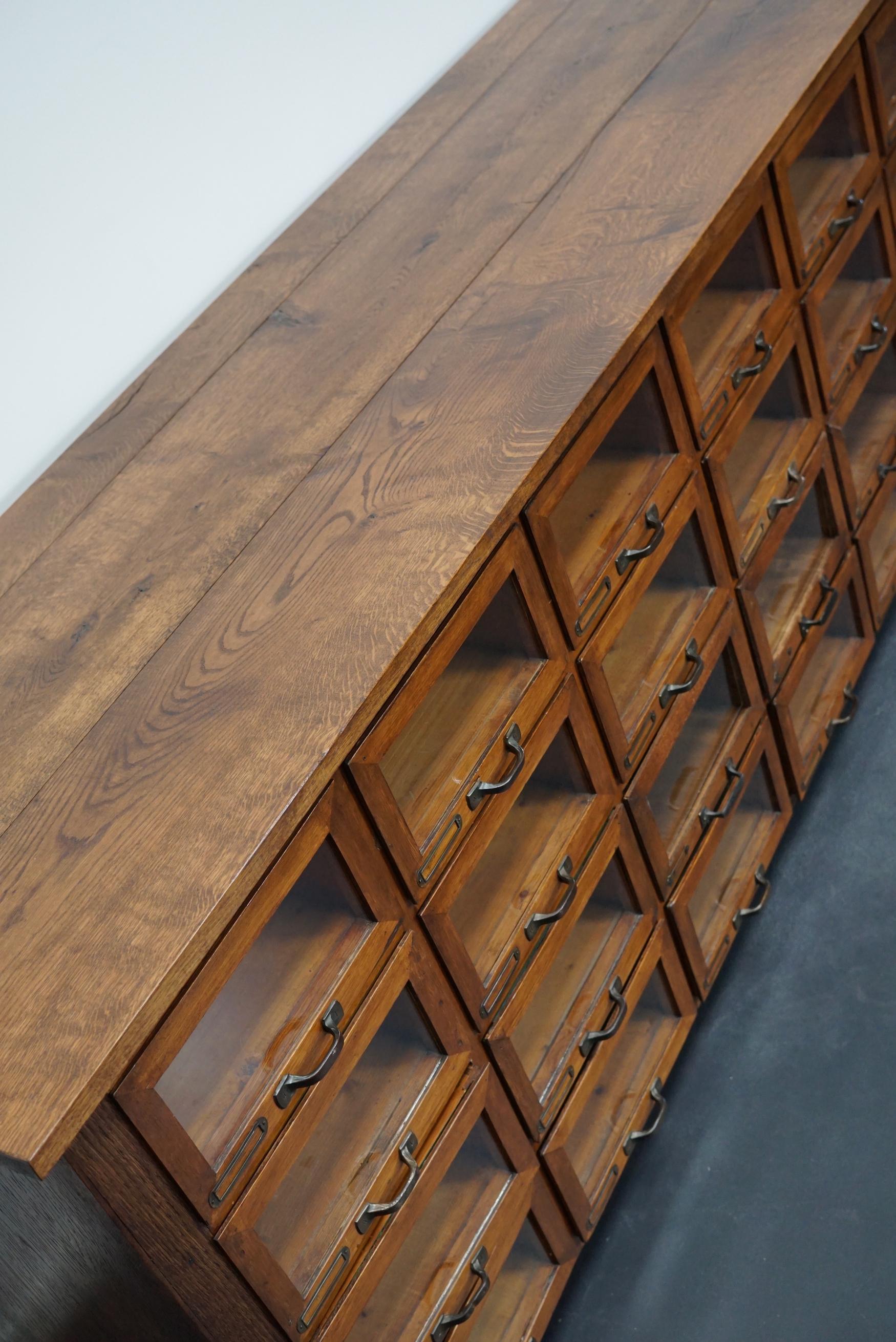 Großer niederländischer Vintage Kurzwarenschrank aus Eiche:: 1930er 11