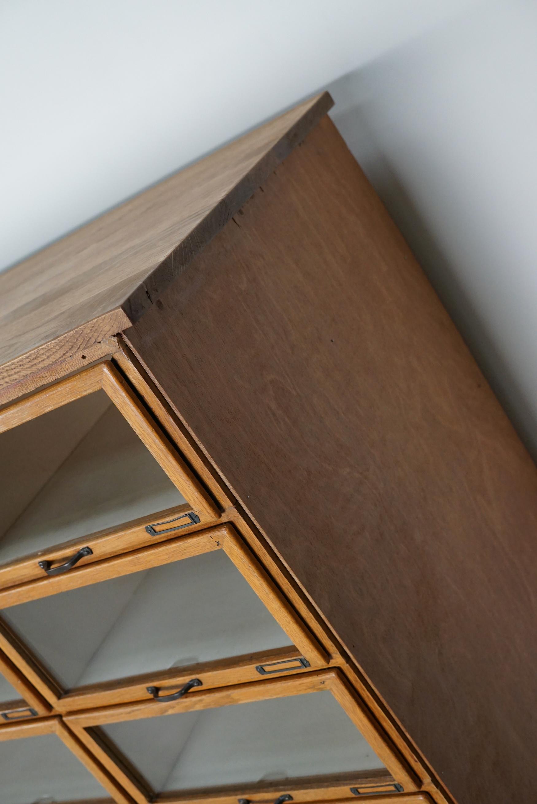Olandese Grande mobile da merceria vintage in Oak Oak, anni '1950 in vendita